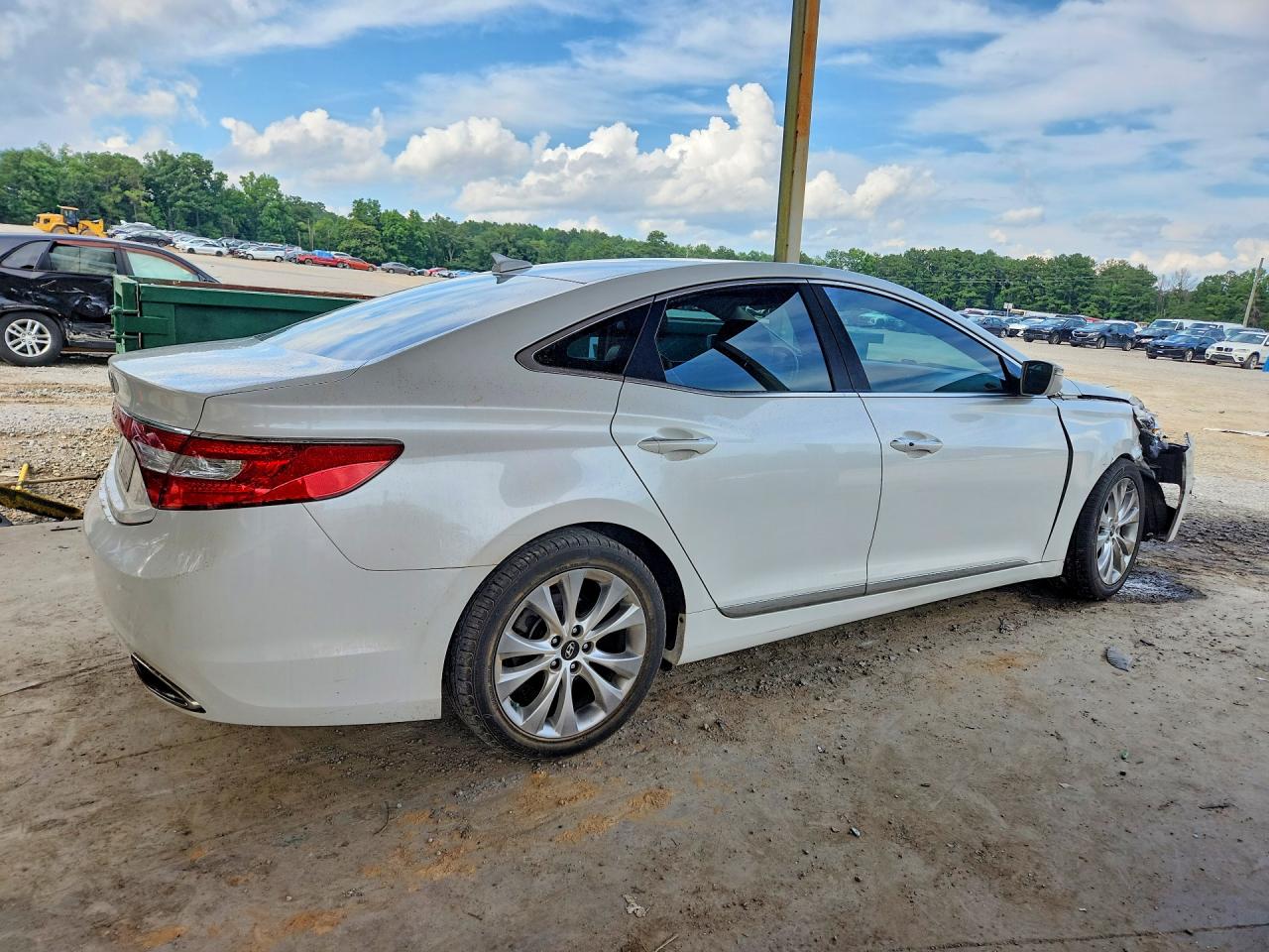 2012 Hyundai Azera Base White vin: KMHFG4JG7CA172657