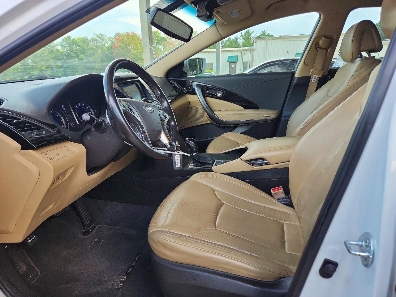 2012 Hyundai Azera Base White vin: KMHFG4JG7CA172657