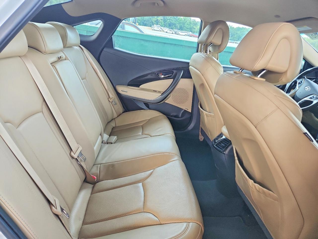 2012 Hyundai Azera Base White vin: KMHFG4JG7CA172657