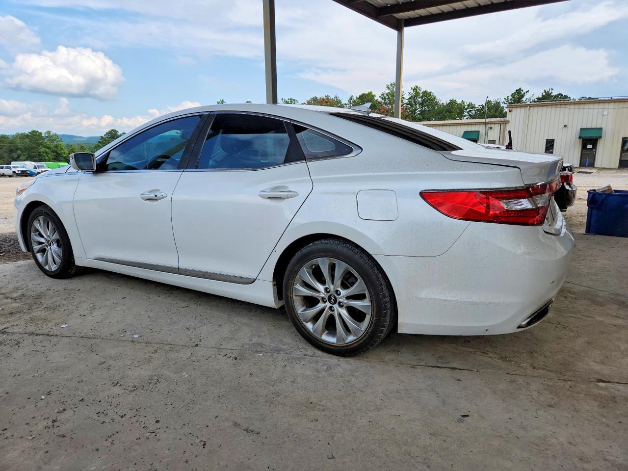 2012 Hyundai Azera Base White vin: KMHFG4JG7CA172657