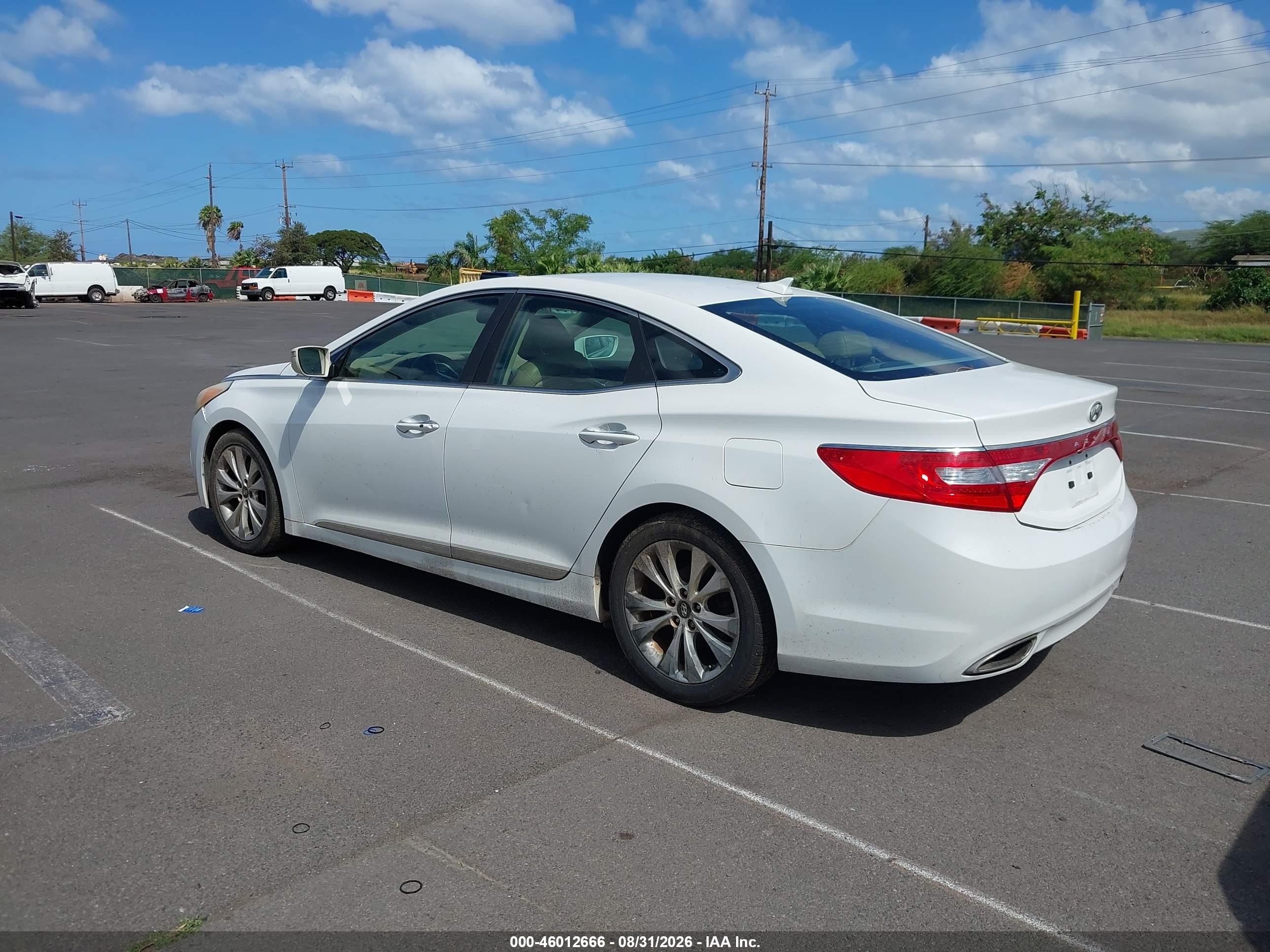 2013 Hyundai Azera   White vin: KMHFG4JG7DA240439