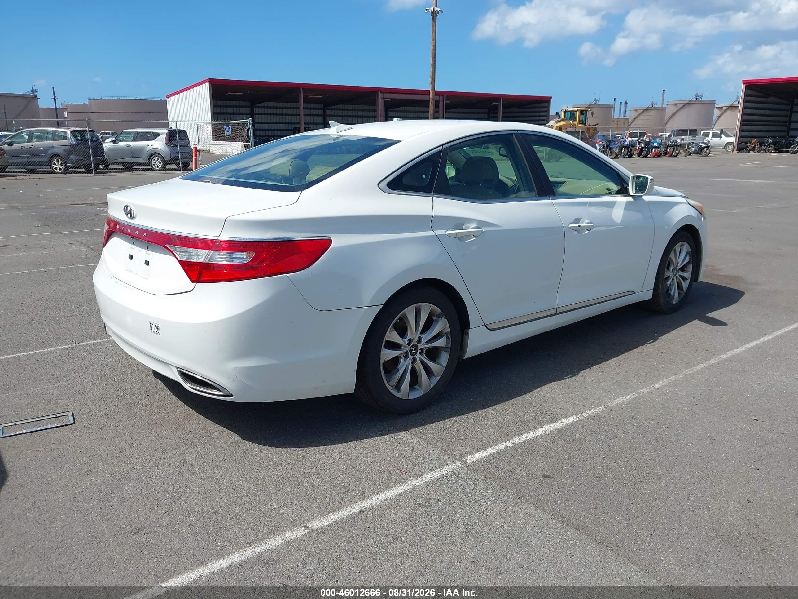 2013 Hyundai Azera   White vin: KMHFG4JG7DA240439