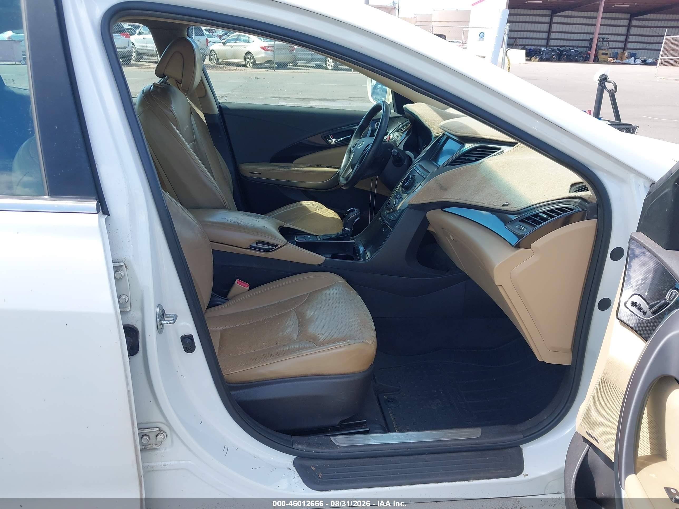 2013 Hyundai Azera   White vin: KMHFG4JG7DA240439