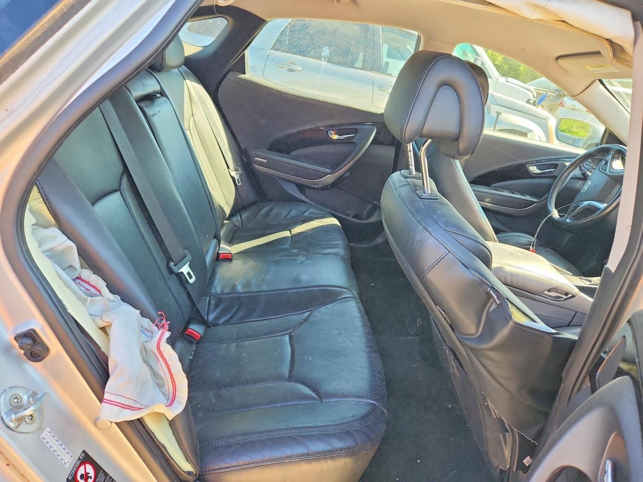 2015 Hyundai Azera Base Silver vin: KMHFG4JG7FA469397