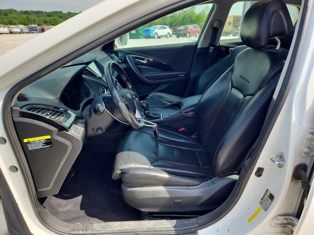 2017 Hyundai Azera Base White vin: KMHFG4JG7HA577523