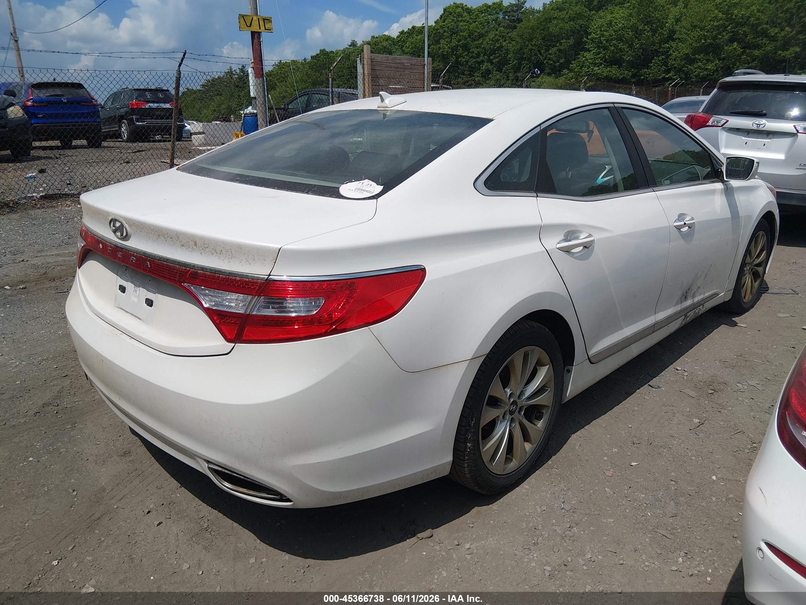 2014 Hyundai Azera   White vin: KMHFG4JG8EA362227