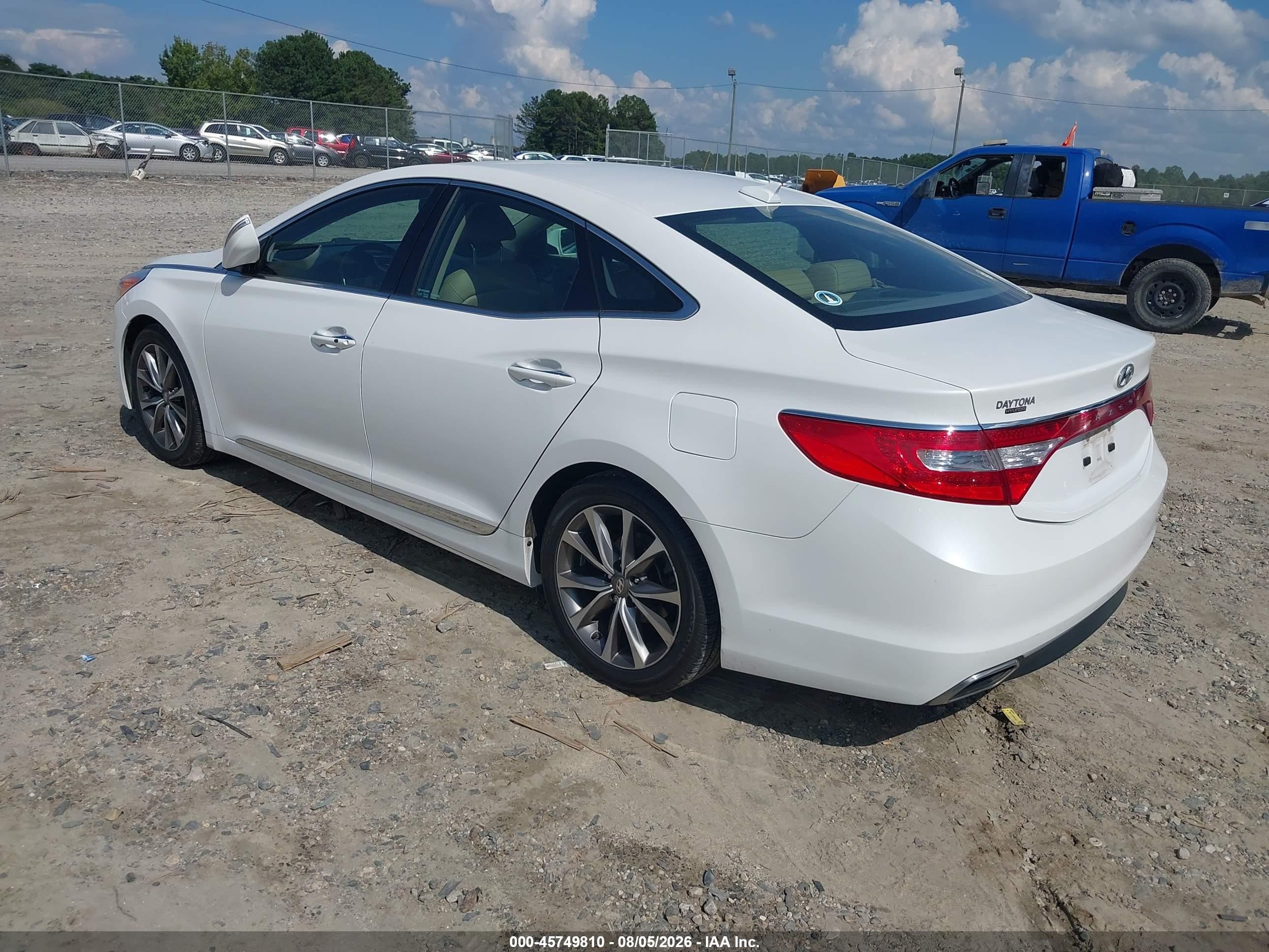 2015 Hyundai Azera   White vin: KMHFG4JG8FA478951