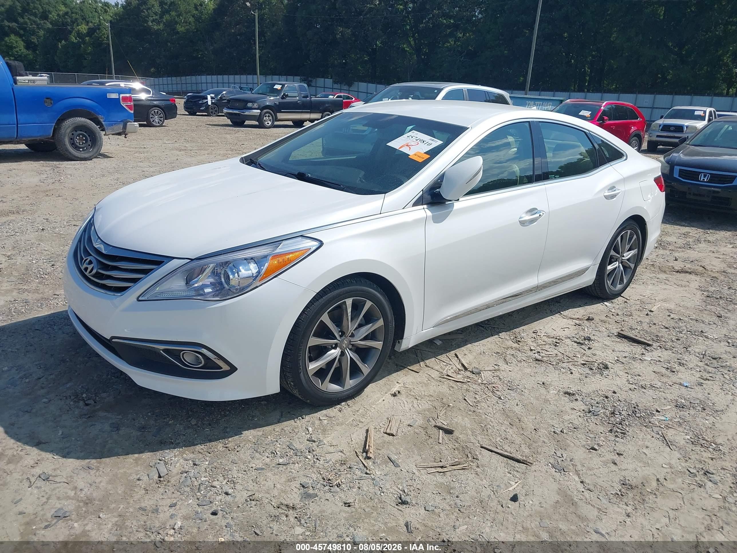 2015 Hyundai Azera   White vin: KMHFG4JG8FA478951
