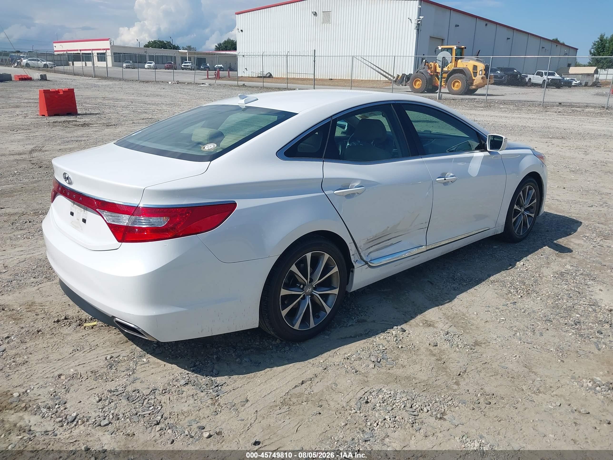 2015 Hyundai Azera   White vin: KMHFG4JG8FA478951