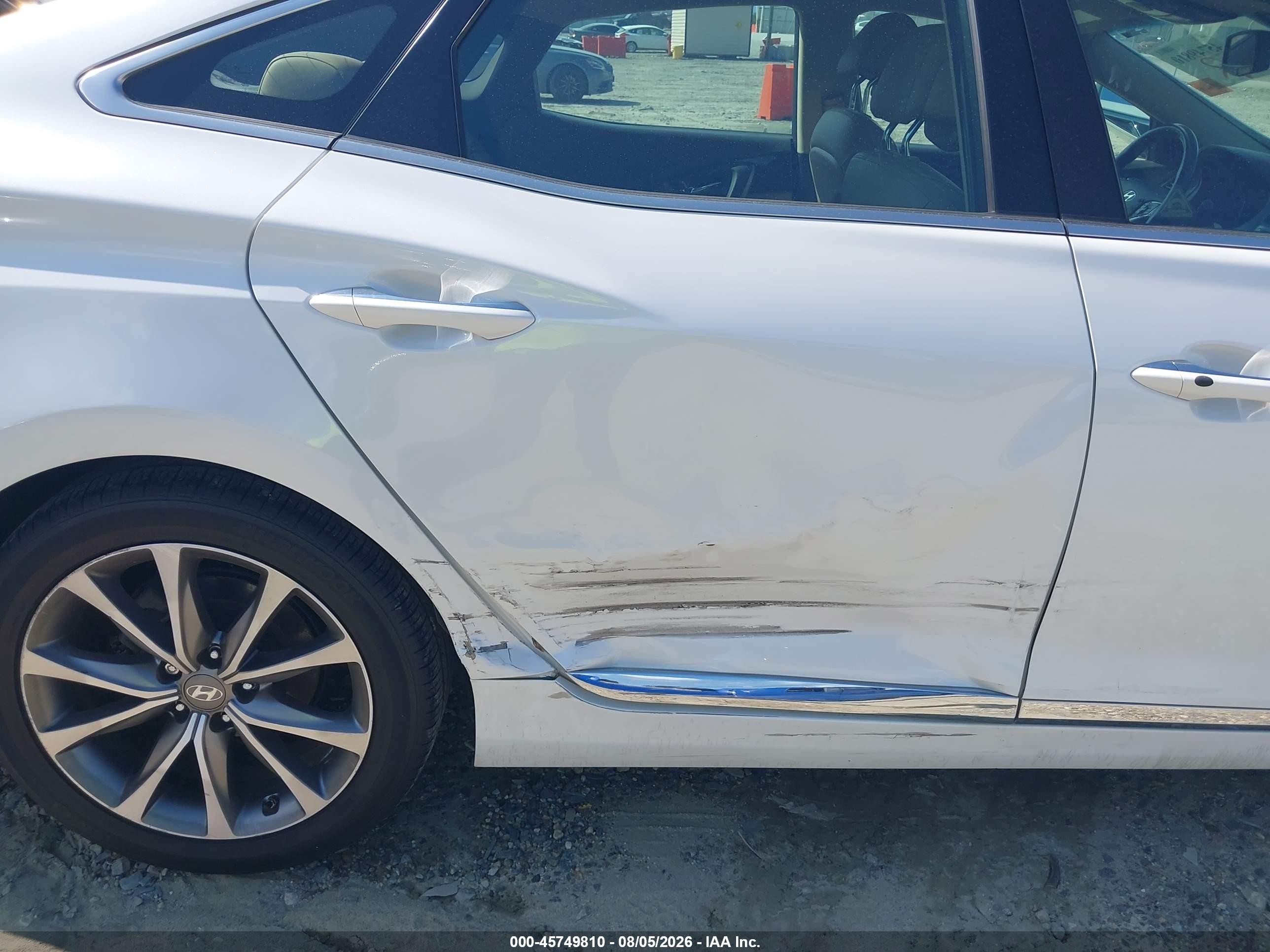 2015 Hyundai Azera   White vin: KMHFG4JG8FA478951