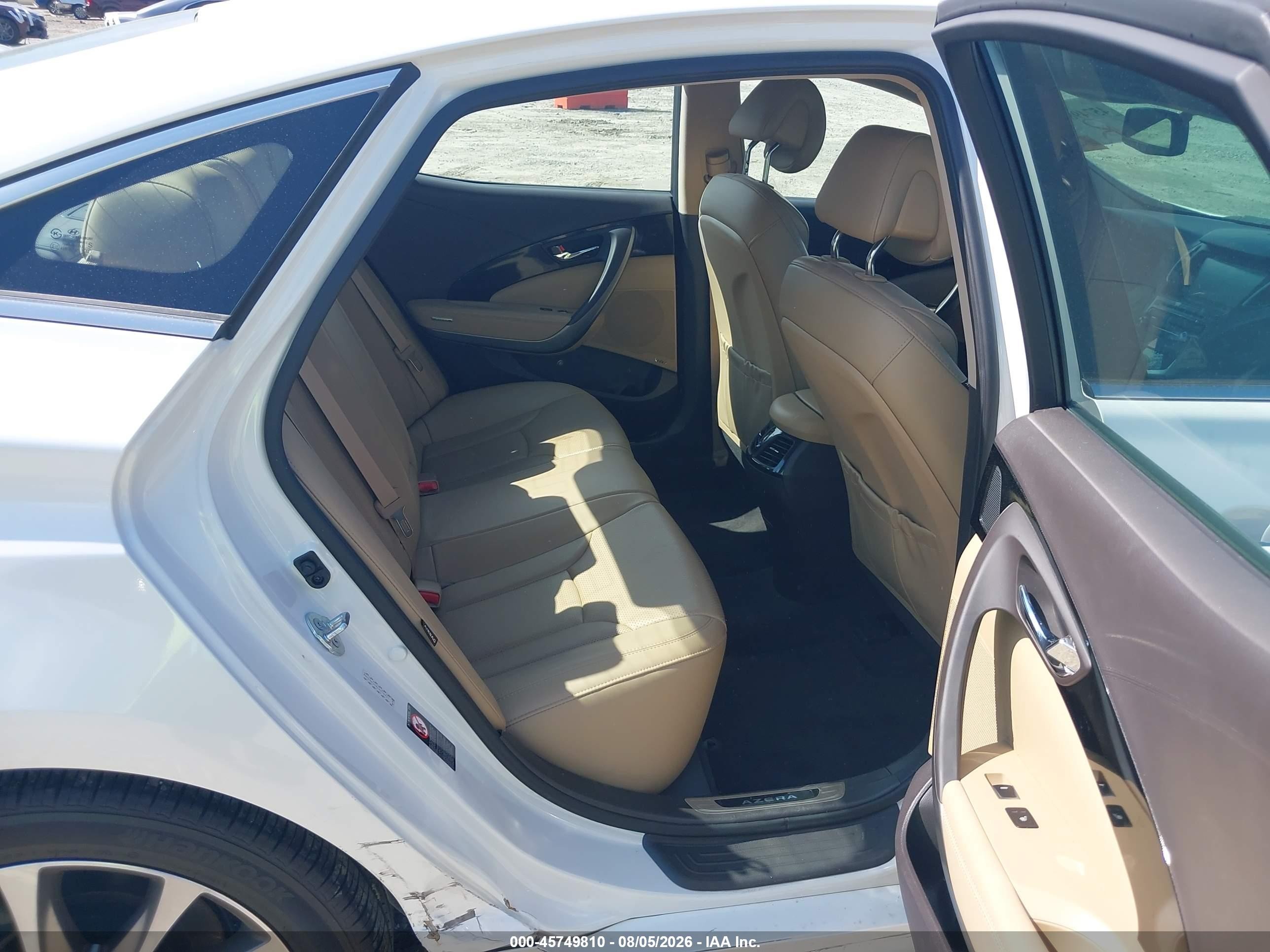 2015 Hyundai Azera   White vin: KMHFG4JG8FA478951
