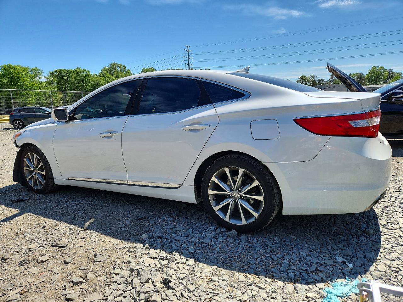 2015 Hyundai Azera Base White vin: KMHFG4JG8FA488024