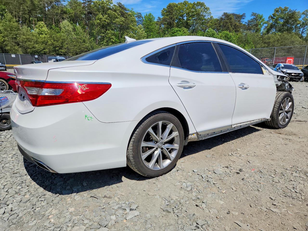 2015 Hyundai Azera Base White vin: KMHFG4JG8FA488024