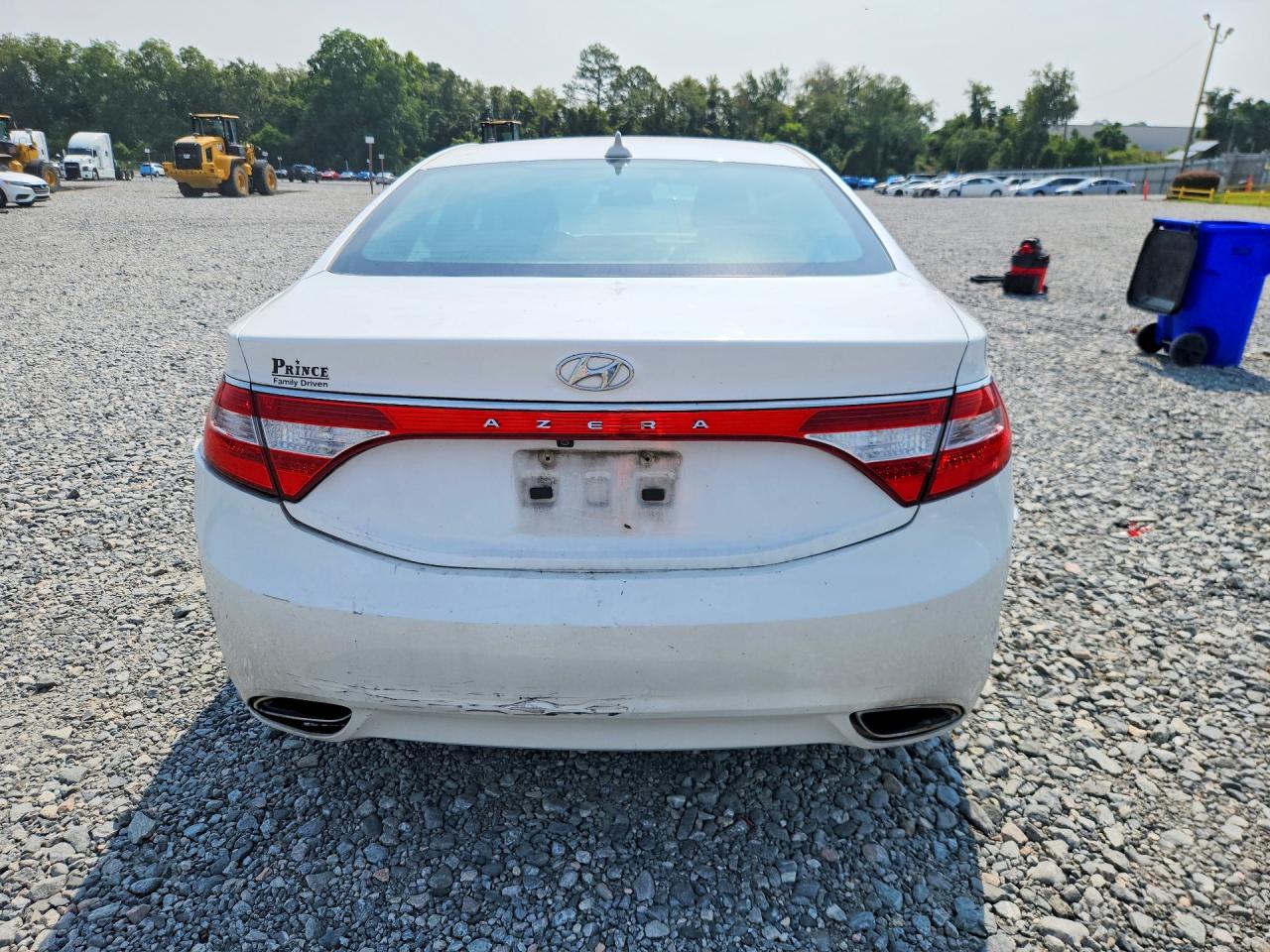 2012 Hyundai Azera Base White vin: KMHFG4JG9CA150627