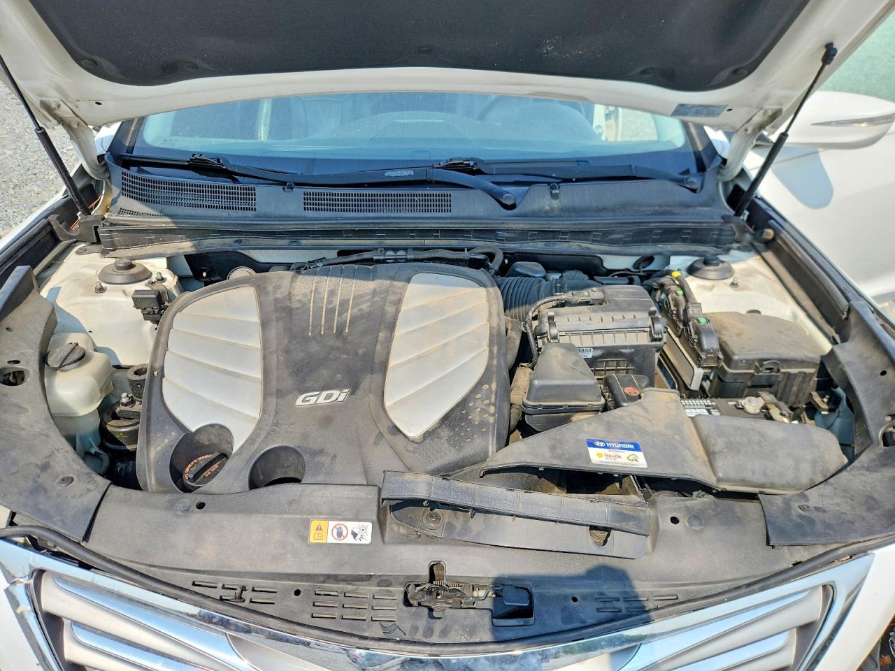 2012 Hyundai Azera Base White vin: KMHFG4JG9CA150627