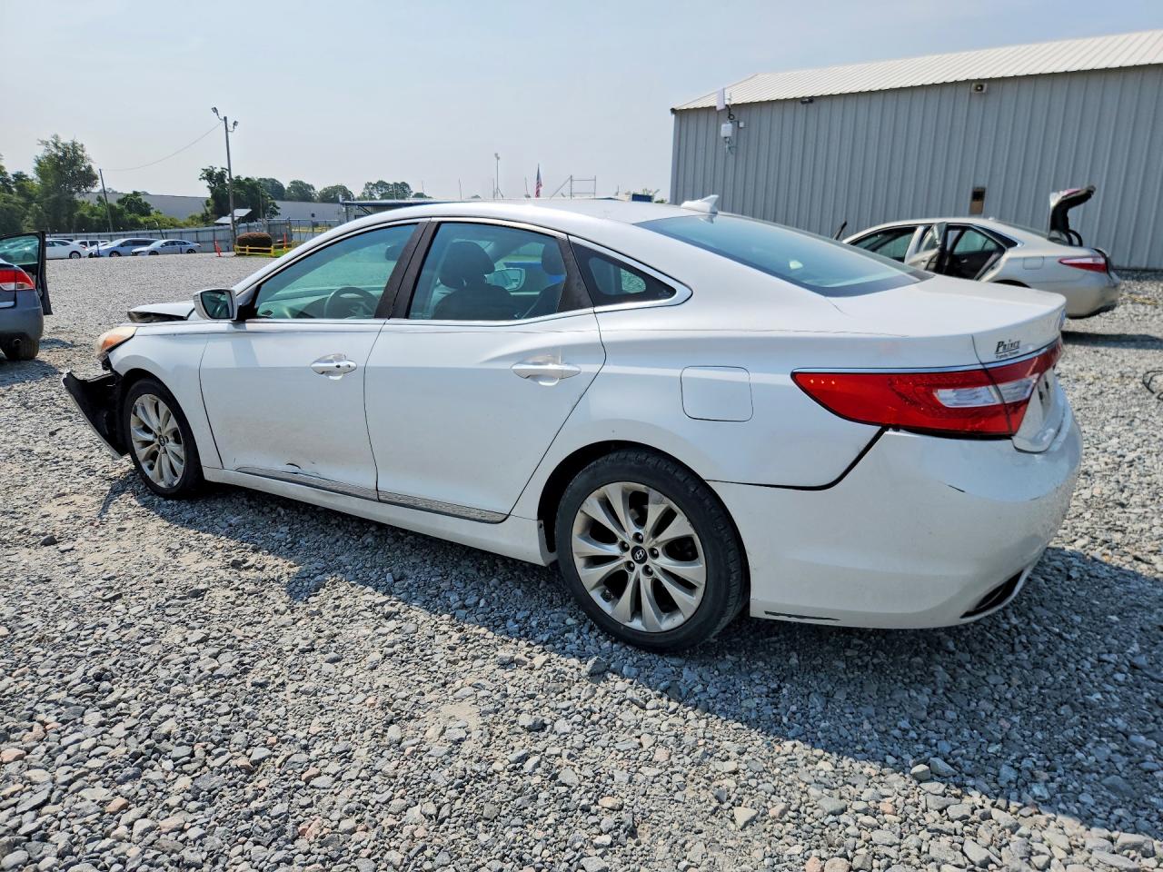 2012 Hyundai Azera Base White vin: KMHFG4JG9CA150627