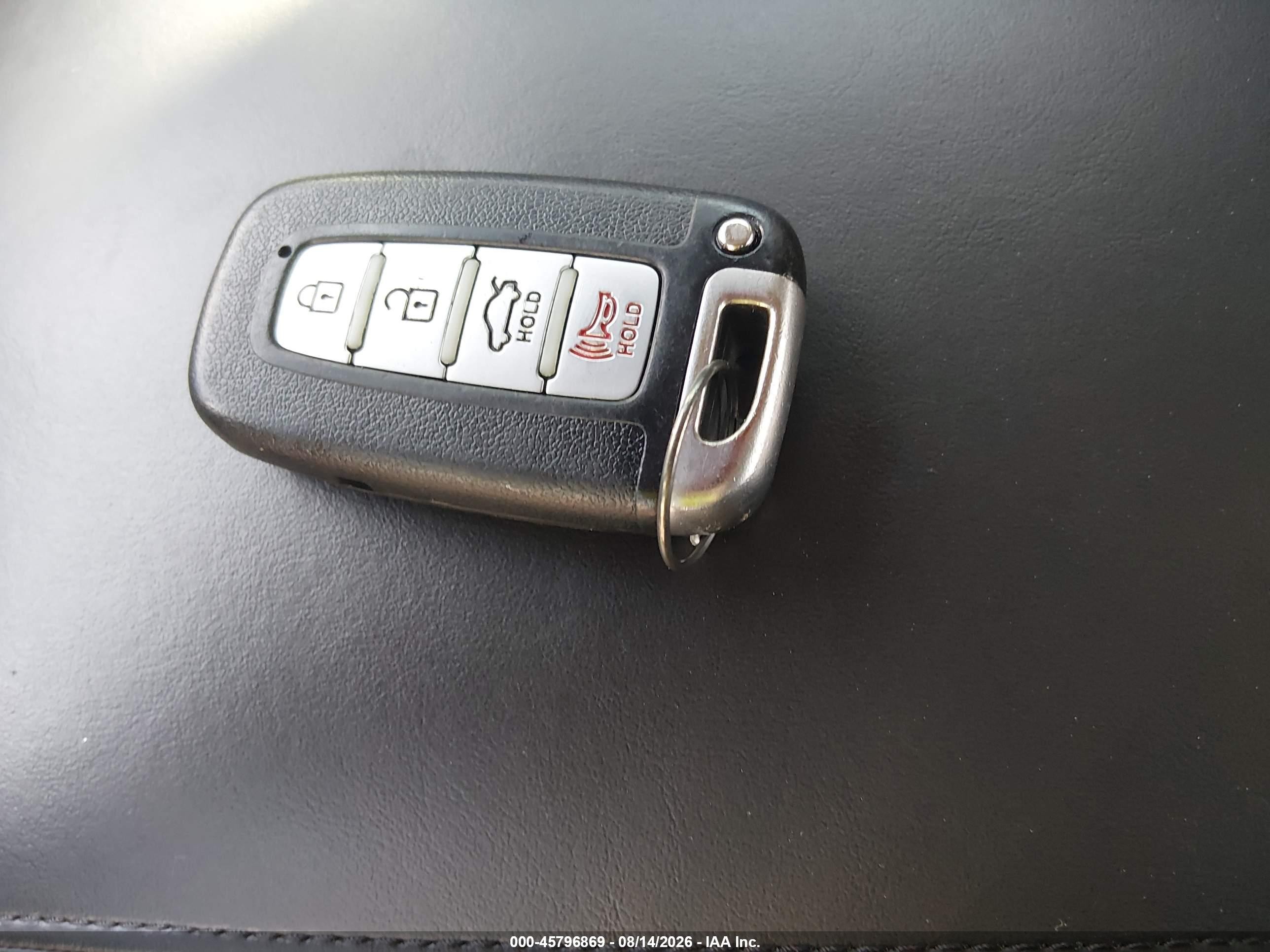 2013 Hyundai Azera   White vin: KMHFG4JG9DA246808