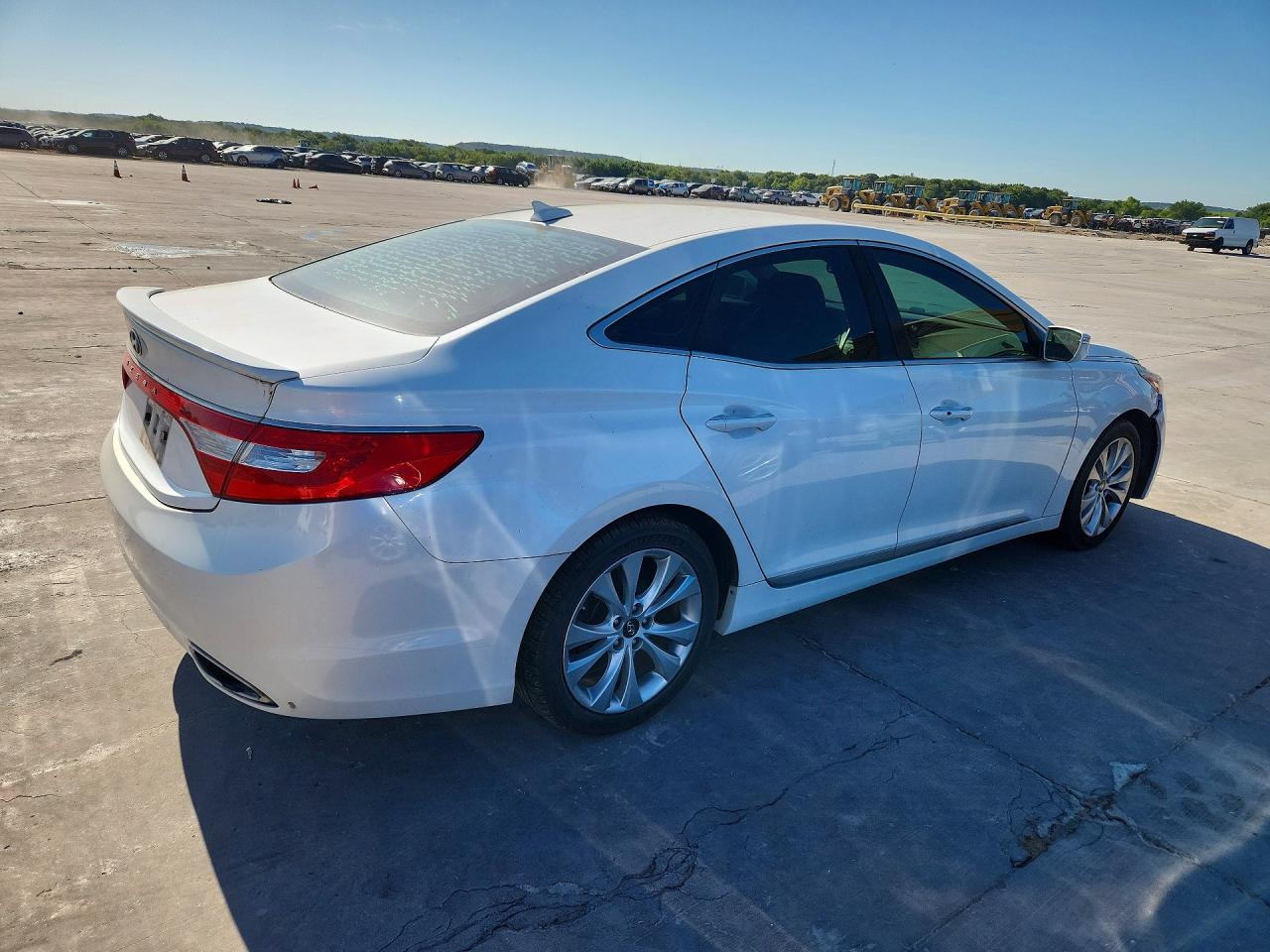 2014 Hyundai Azera Base White vin: KMHFG4JG9EA368179