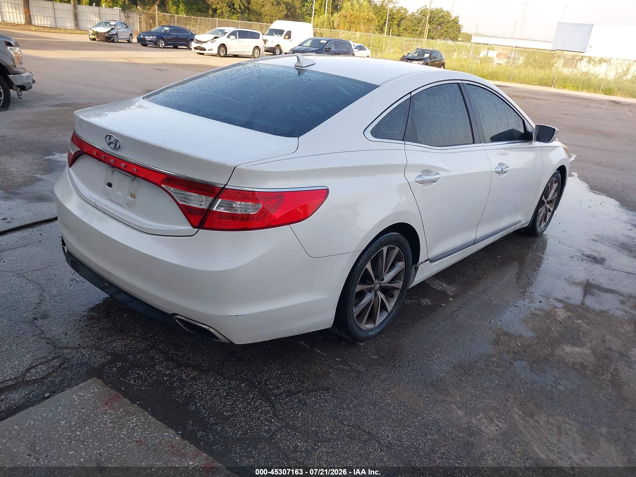 2015 Hyundai Azera   White vin: KMHFG4JG9FA495130