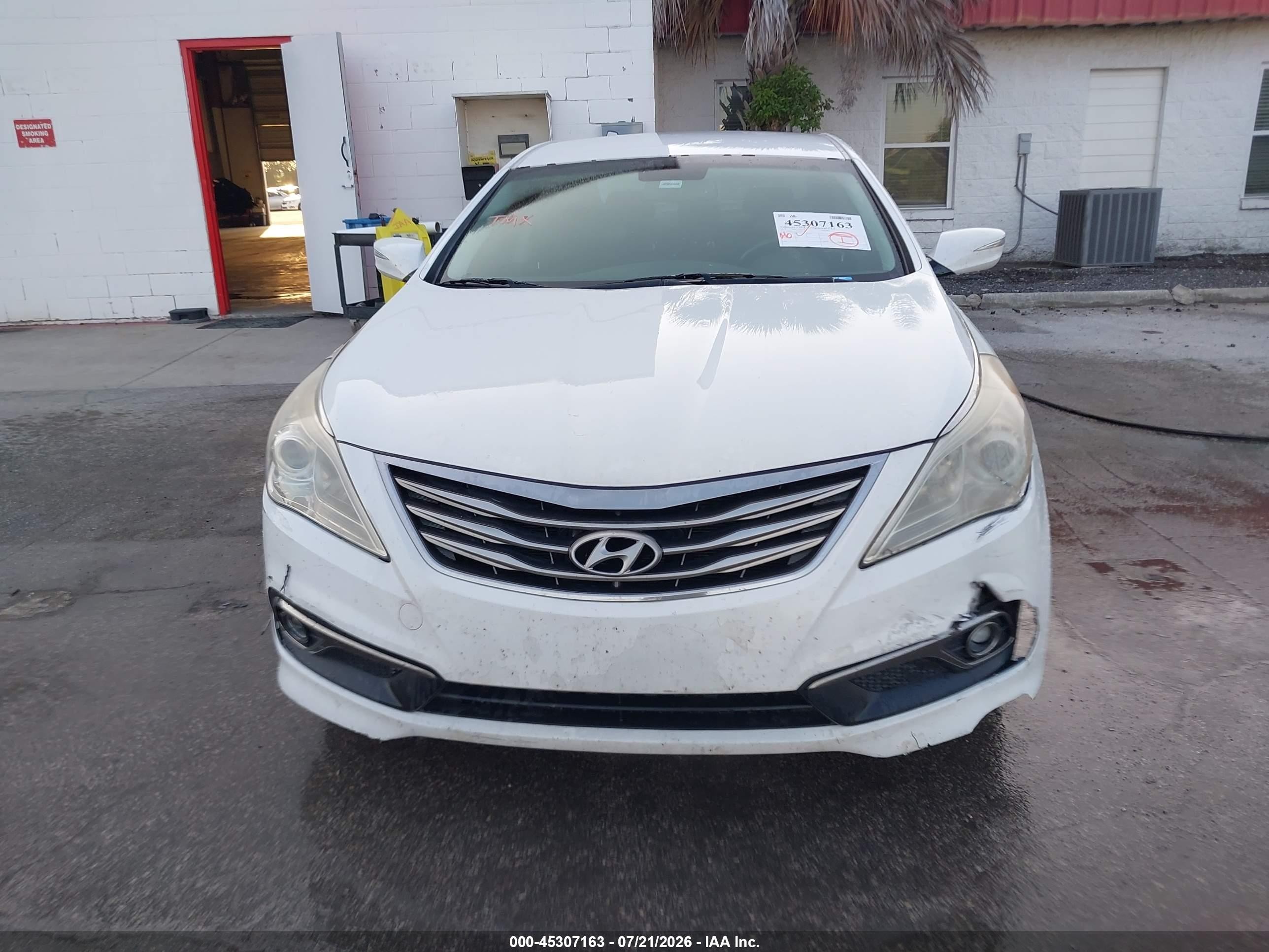 2015 Hyundai Azera   White vin: KMHFG4JG9FA495130