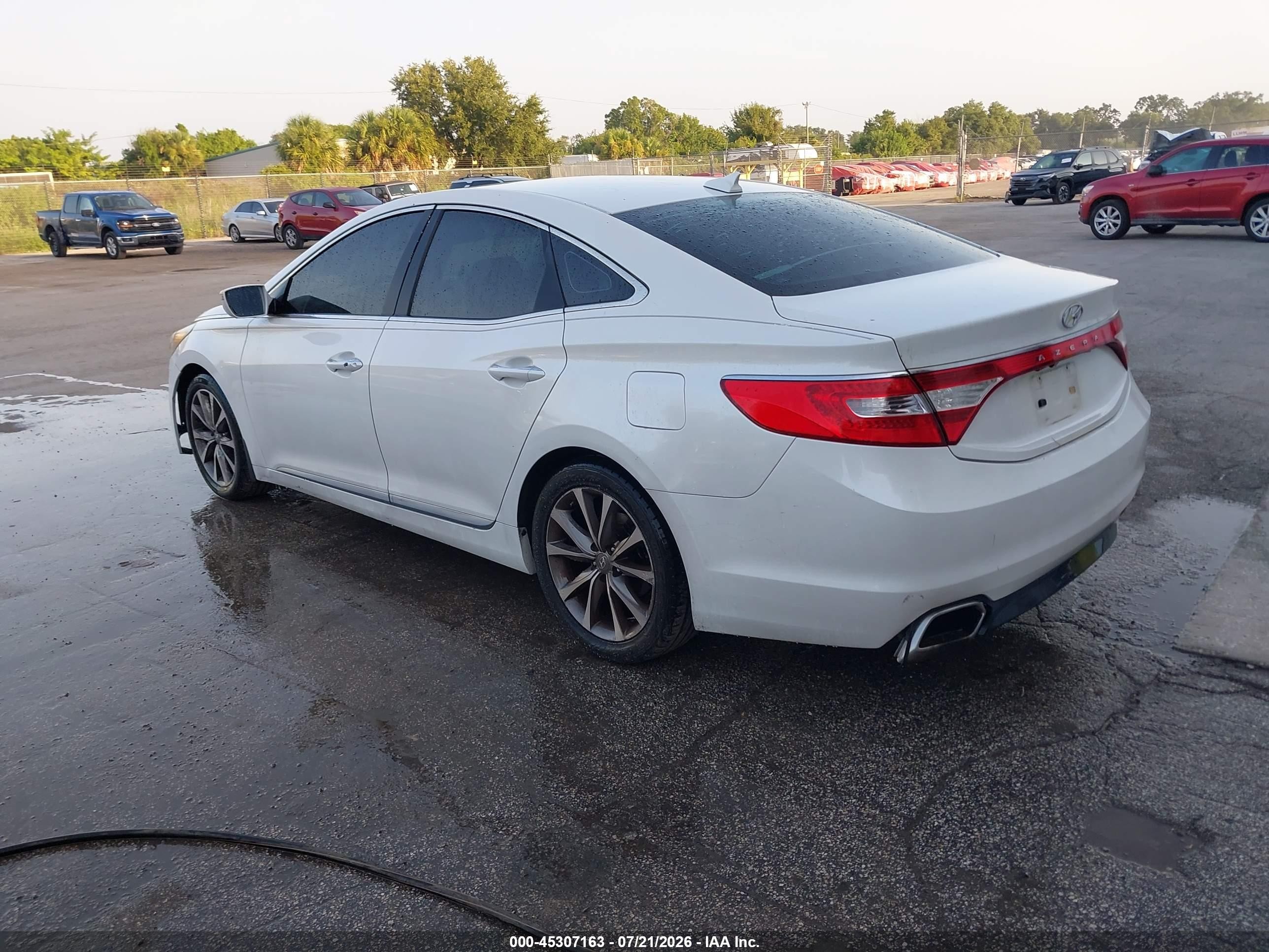 2015 Hyundai Azera   White vin: KMHFG4JG9FA495130