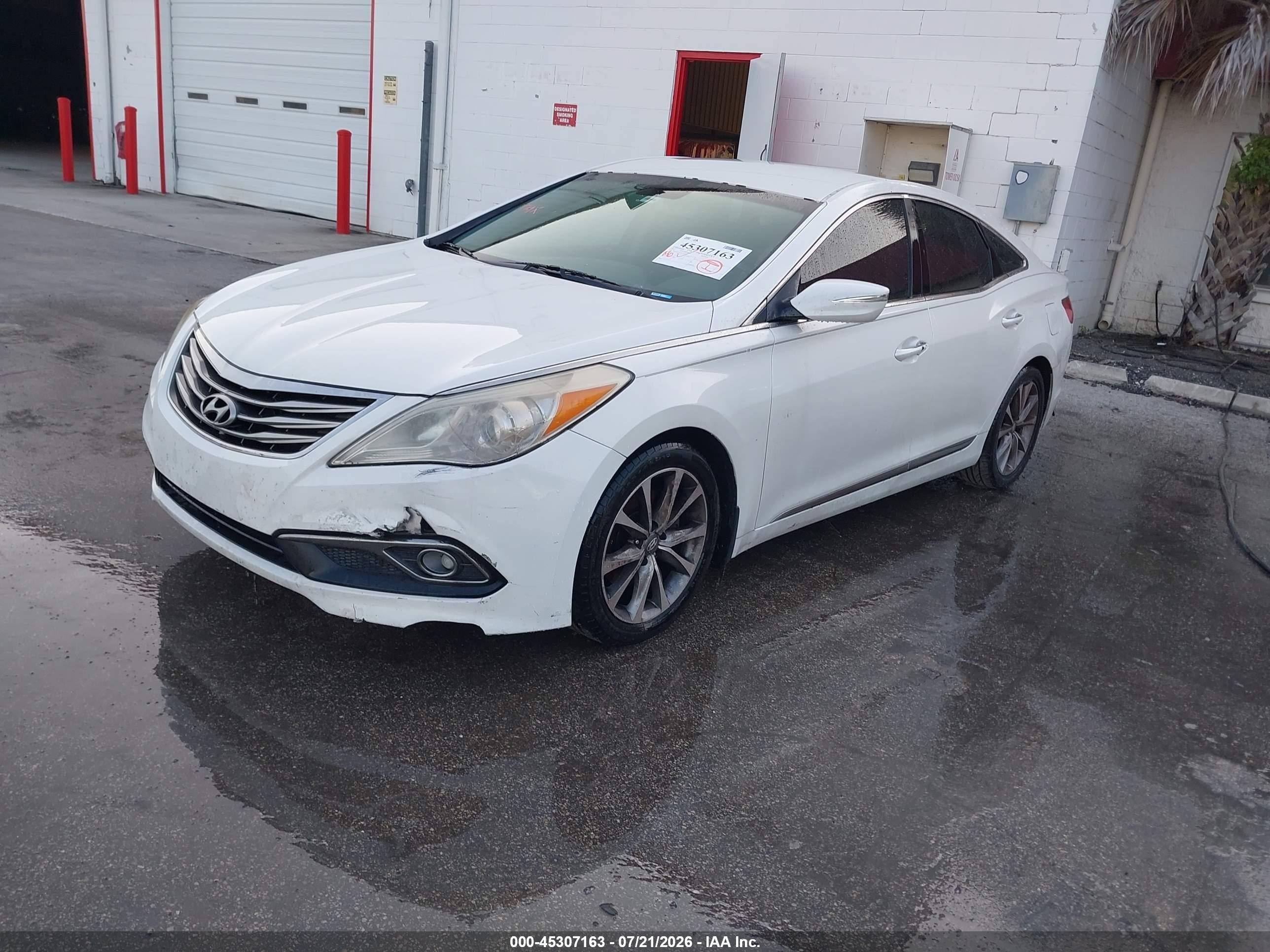 2015 Hyundai Azera   White vin: KMHFG4JG9FA495130