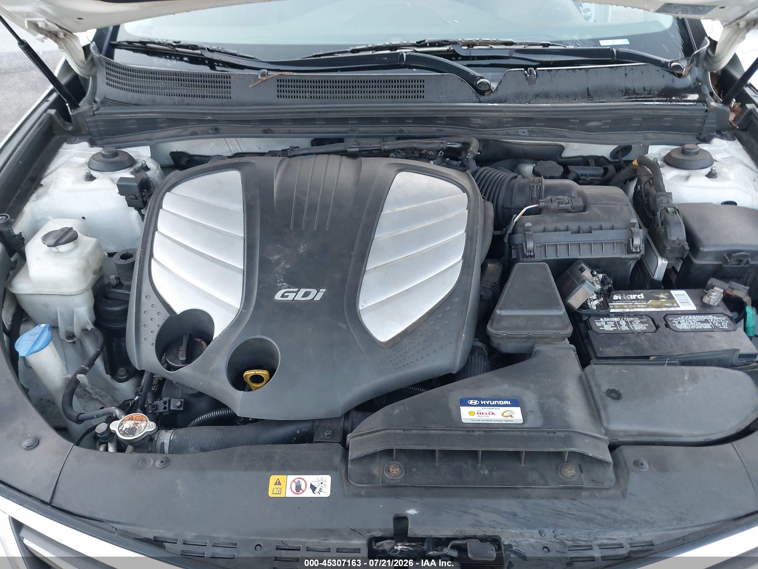 2015 Hyundai Azera   White vin: KMHFG4JG9FA495130