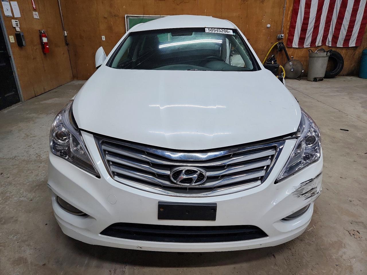 2013 Hyundai Azera Base White vin: KMHFG4JGXDA219388
