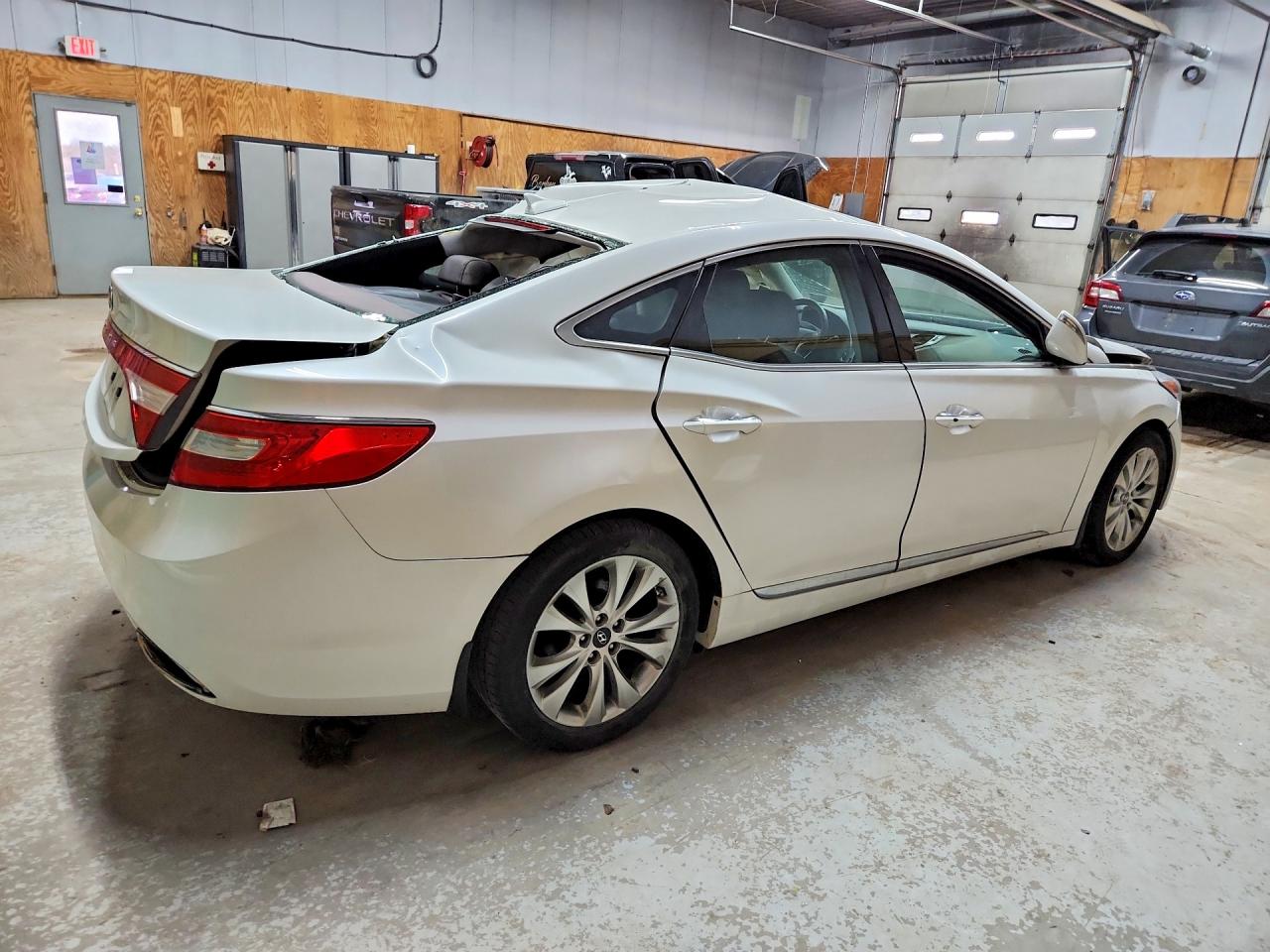 2013 Hyundai Azera Base White vin: KMHFG4JGXDA219388