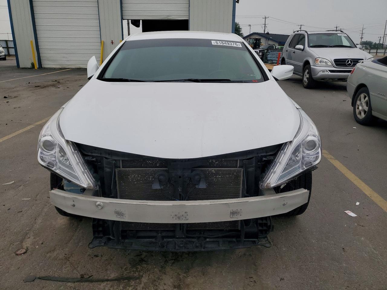 2016 Hyundai Azera Base White vin: KMHFG4JGXGA505598