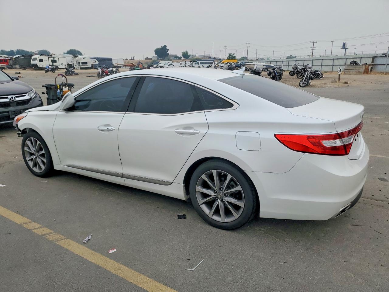 2016 Hyundai Azera Base White vin: KMHFG4JGXGA505598