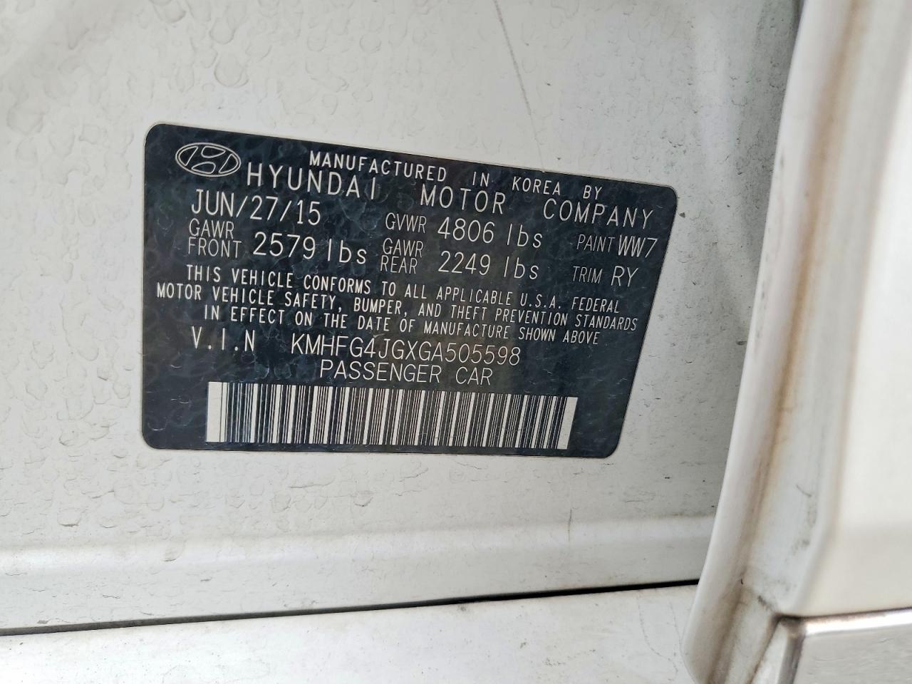 2016 Hyundai Azera Base White vin: KMHFG4JGXGA505598