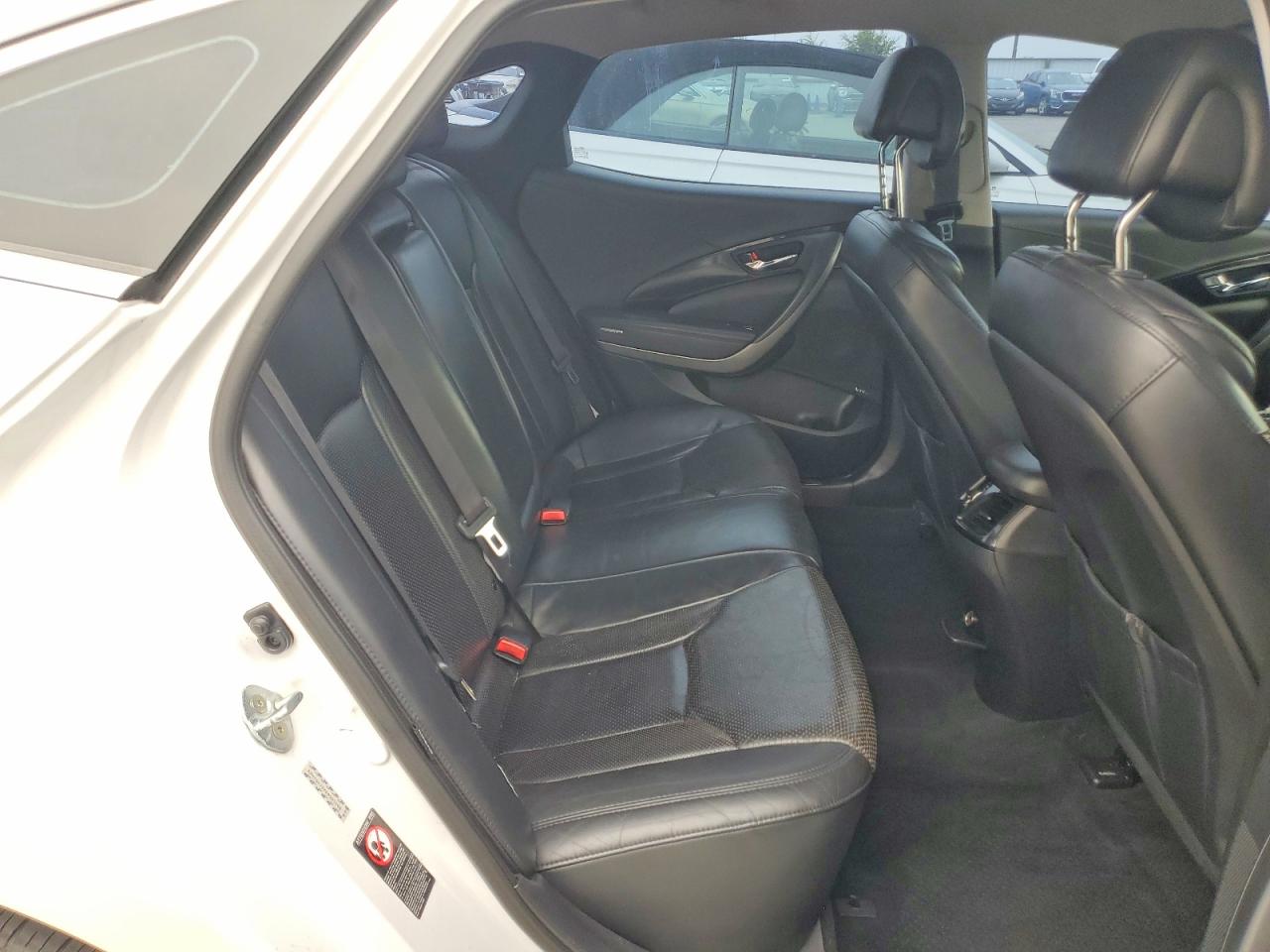 2016 Hyundai Azera Base White vin: KMHFG4JGXGA505598