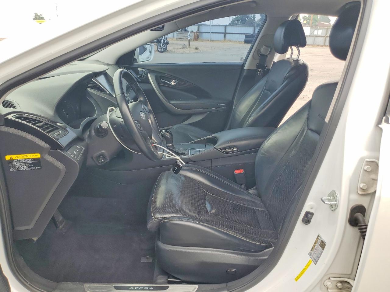2016 Hyundai Azera Base White vin: KMHFG4JGXGA505598