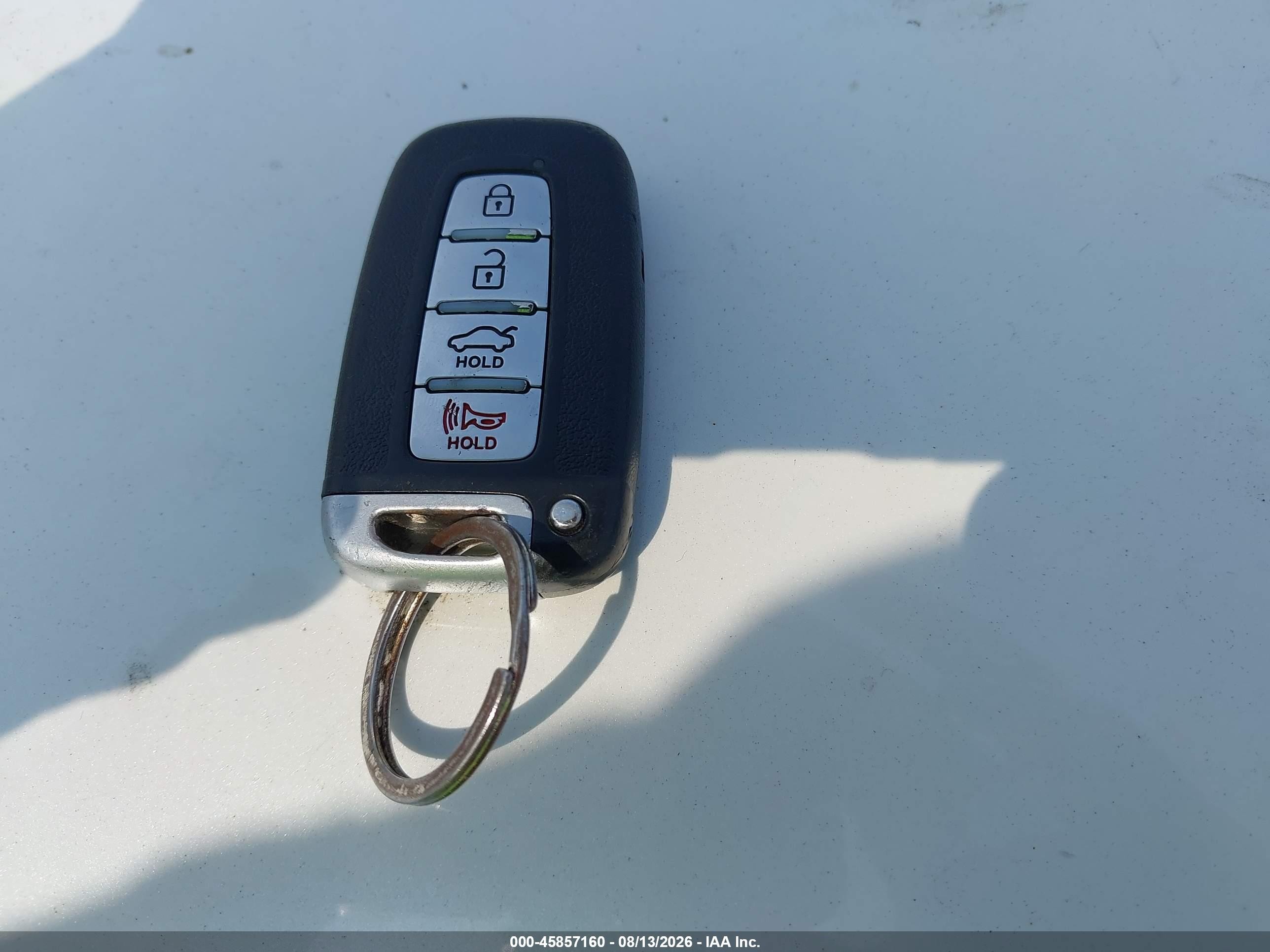 2013 Hyundai Azera   White vin: KMHFH4JG0DA326723