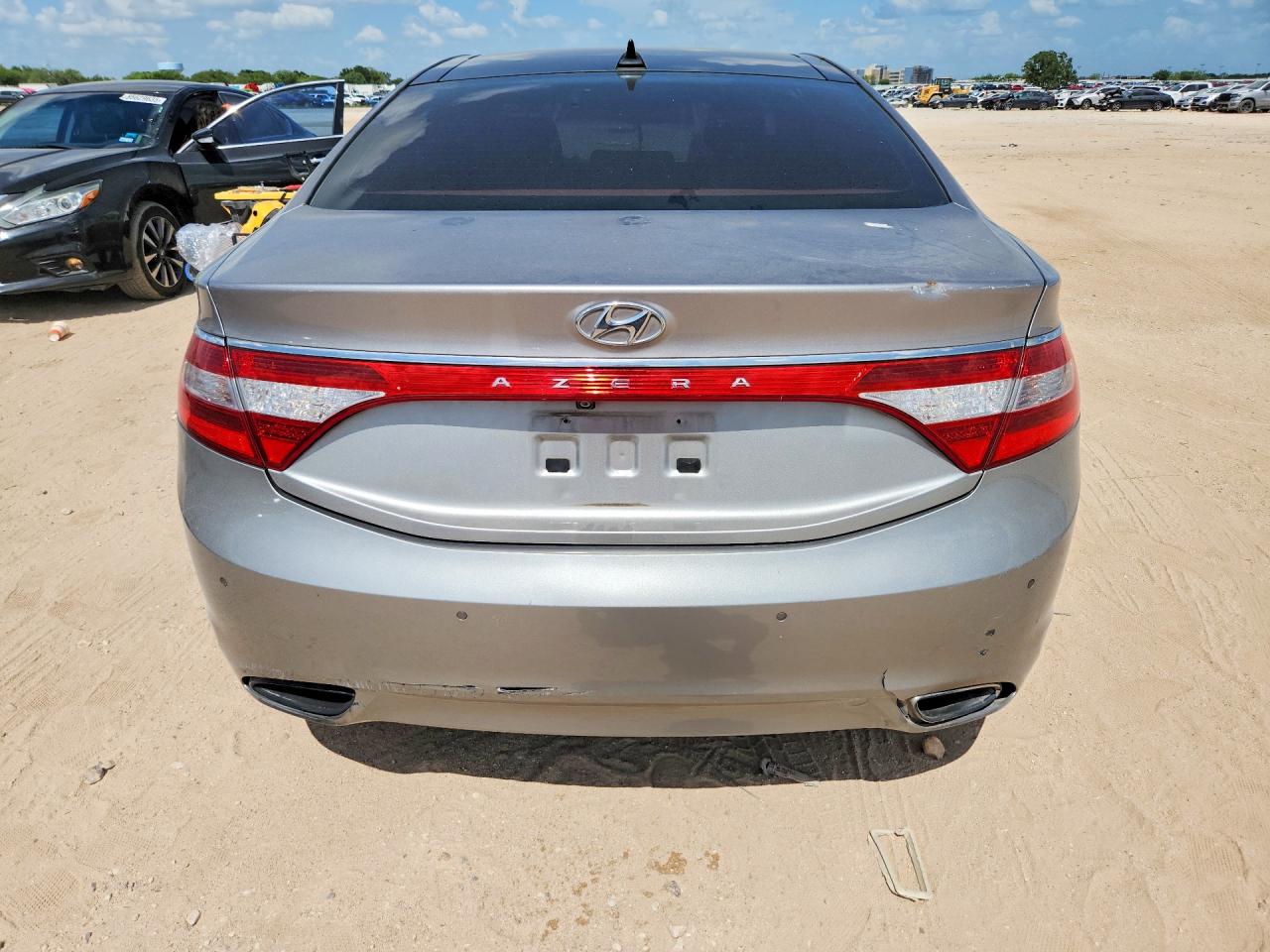 2012 Hyundai Azera Base Silver vin: KMHFH4JG1CA189726