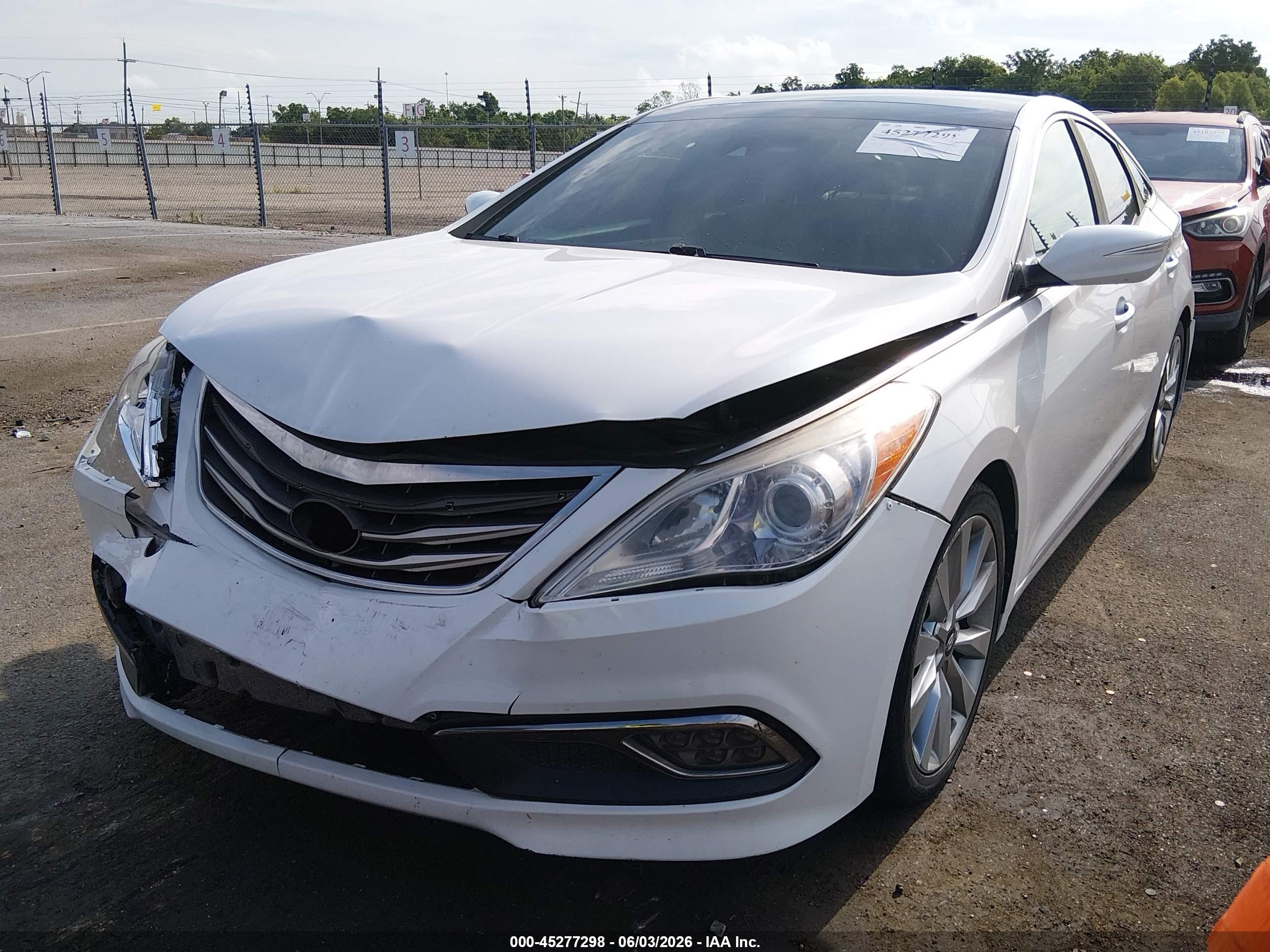 2015 Hyundai Azera Limited White vin: KMHFH4JG1FA430060