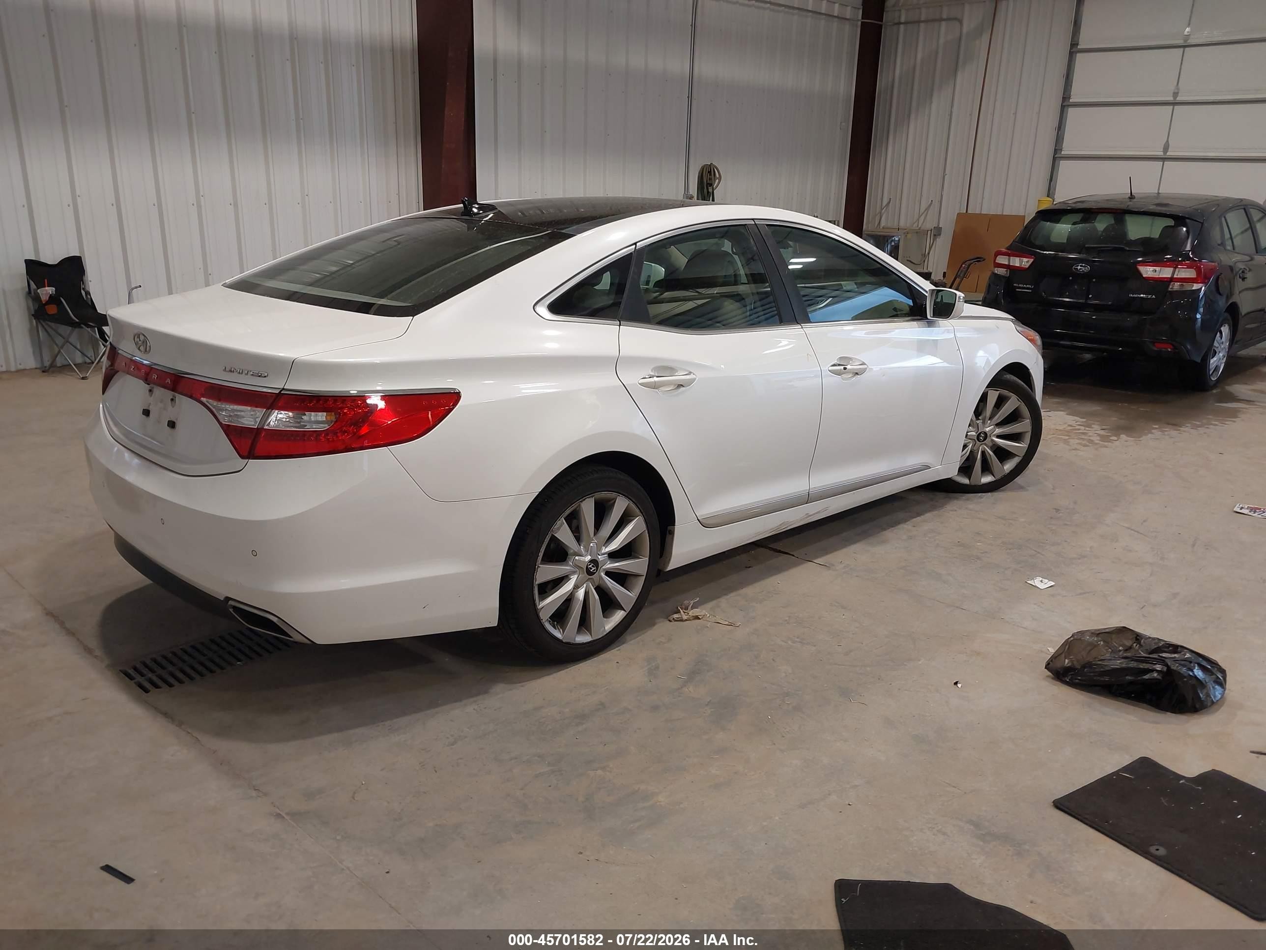 2015 Hyundai Azera Limited White vin: KMHFH4JG1FA477833