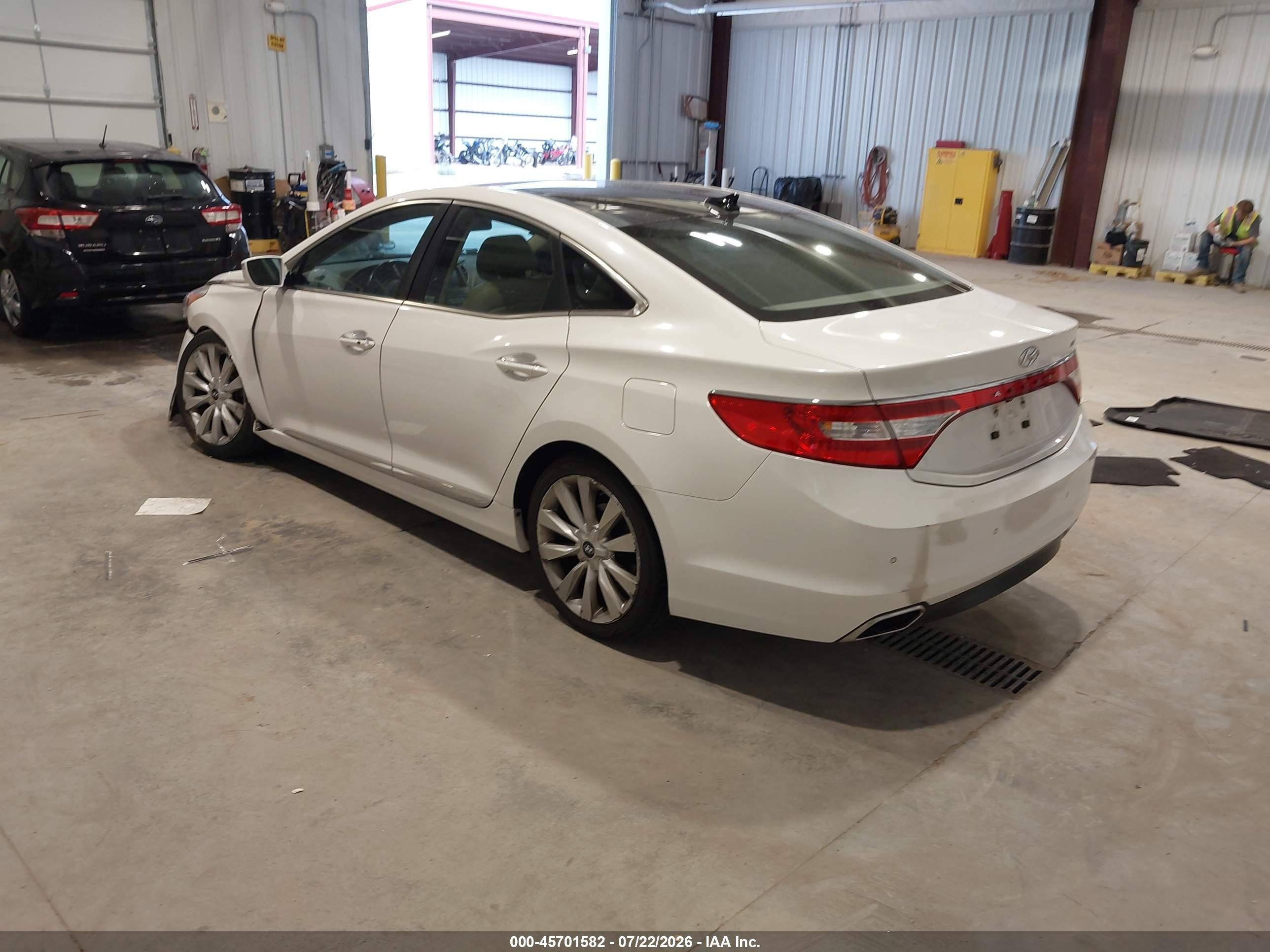 2015 Hyundai Azera Limited White vin: KMHFH4JG1FA477833