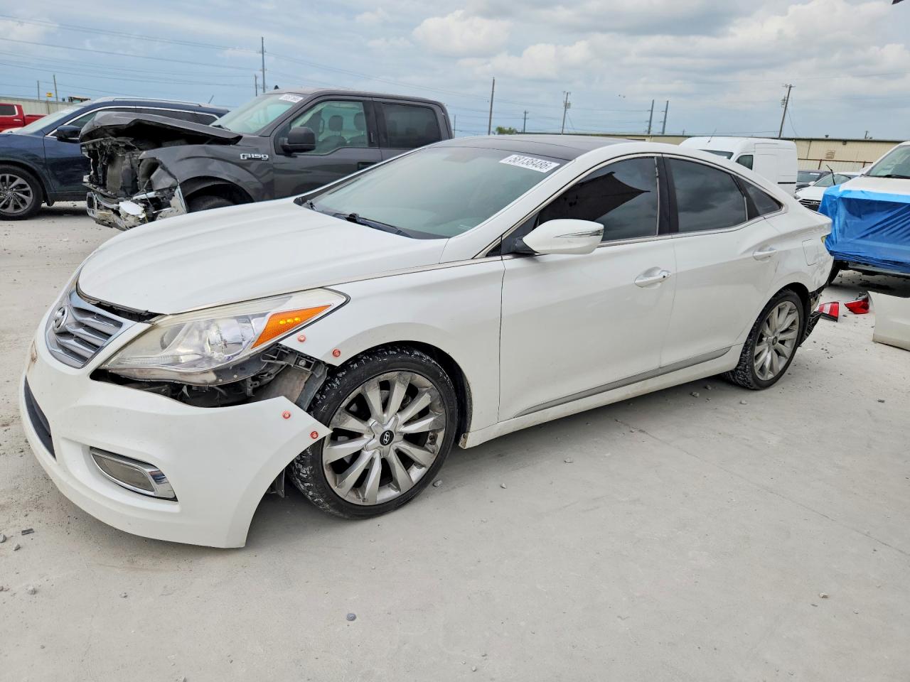 2013 Hyundai Azera Base White vin: KMHFH4JG2DA219978