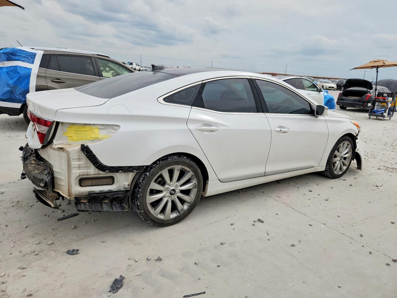 2013 Hyundai Azera Base White vin: KMHFH4JG2DA219978