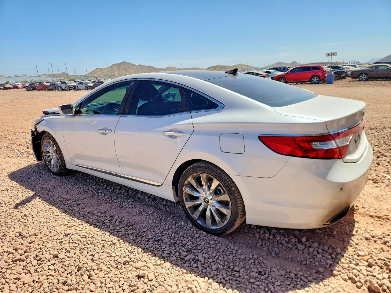 2013 Hyundai Azera Base White vin: KMHFH4JG3DA277856