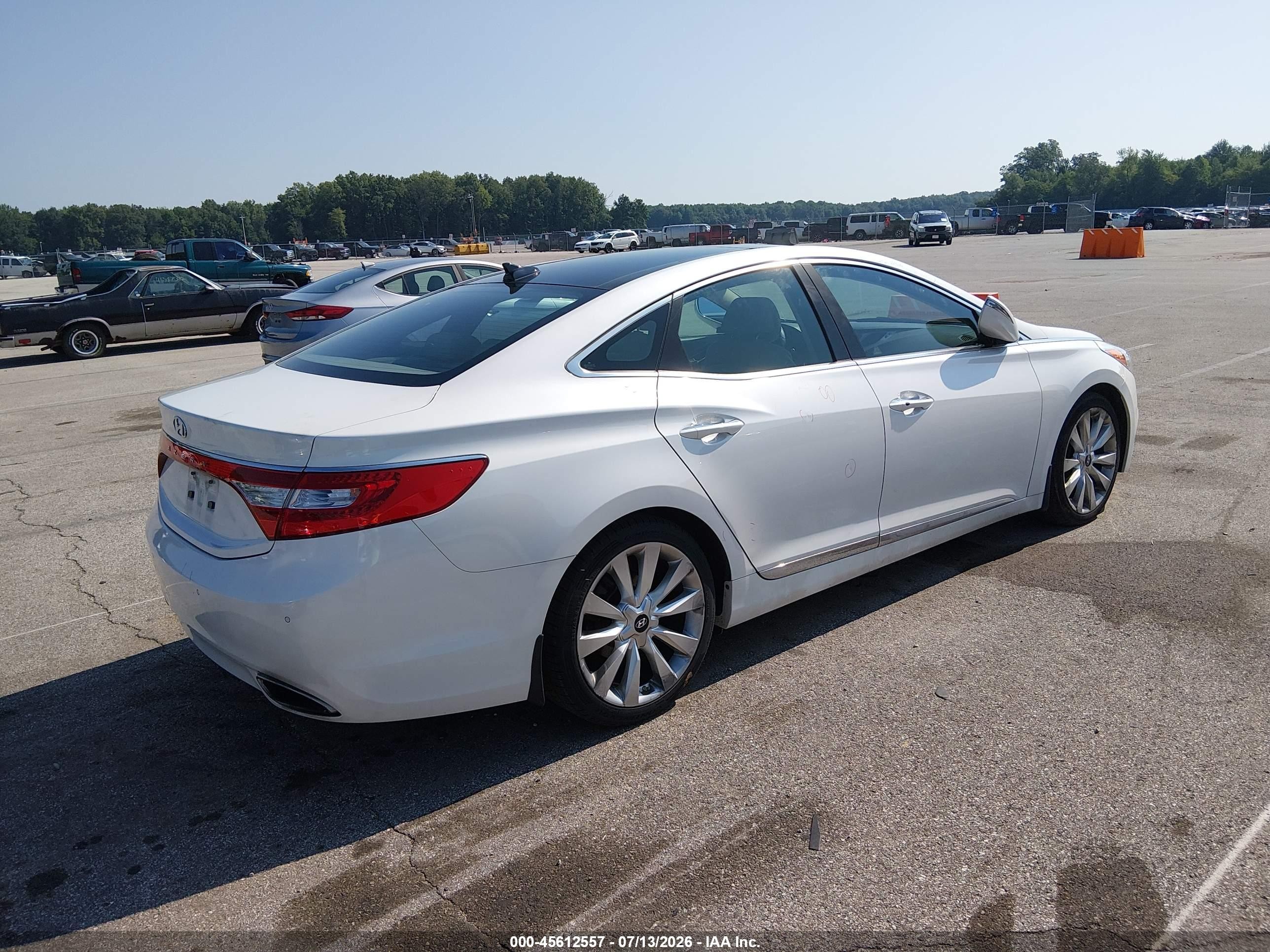 2013 Hyundai Azera   White vin: KMHFH4JG3DA330555