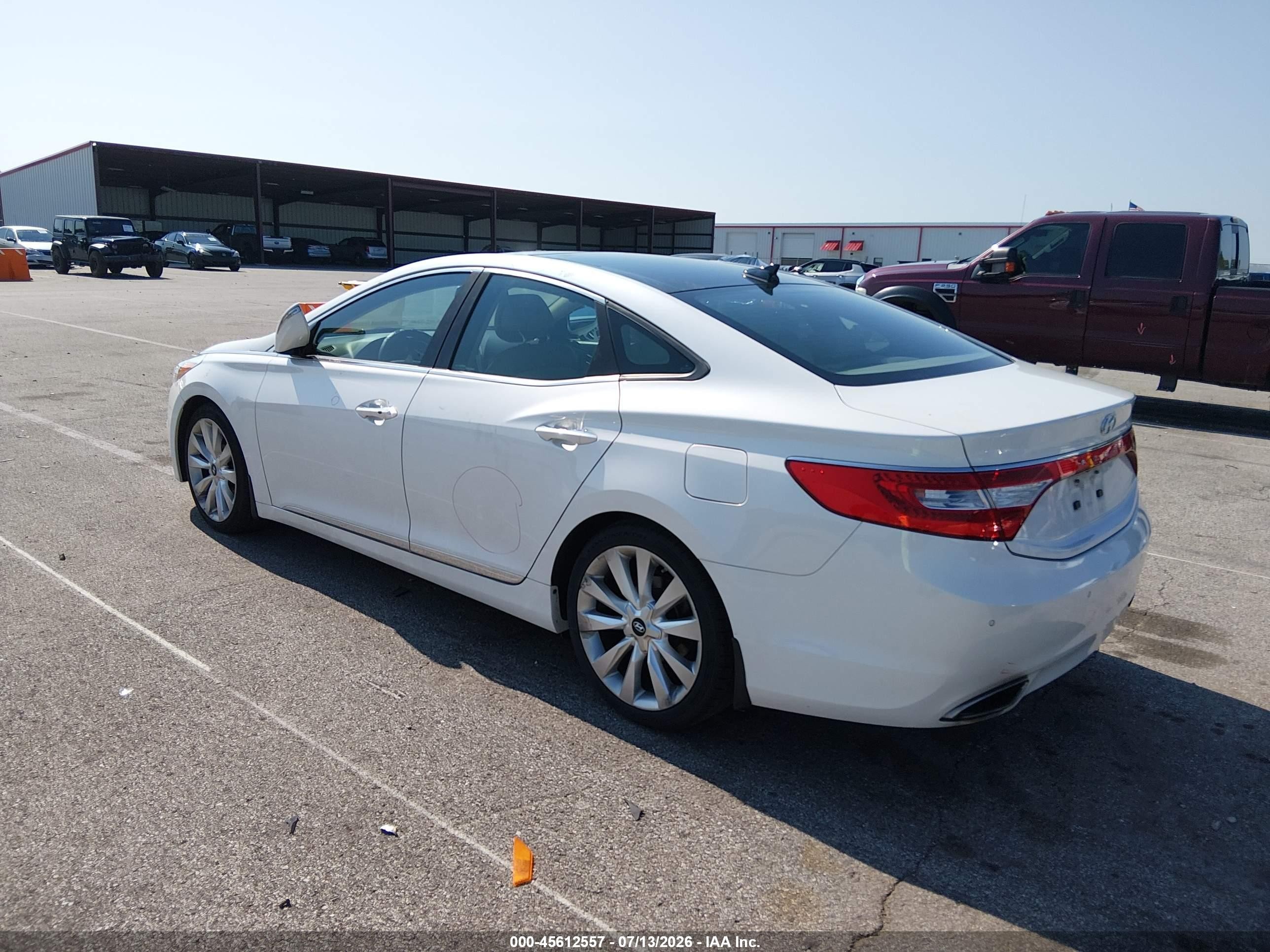 2013 Hyundai Azera   White vin: KMHFH4JG3DA330555
