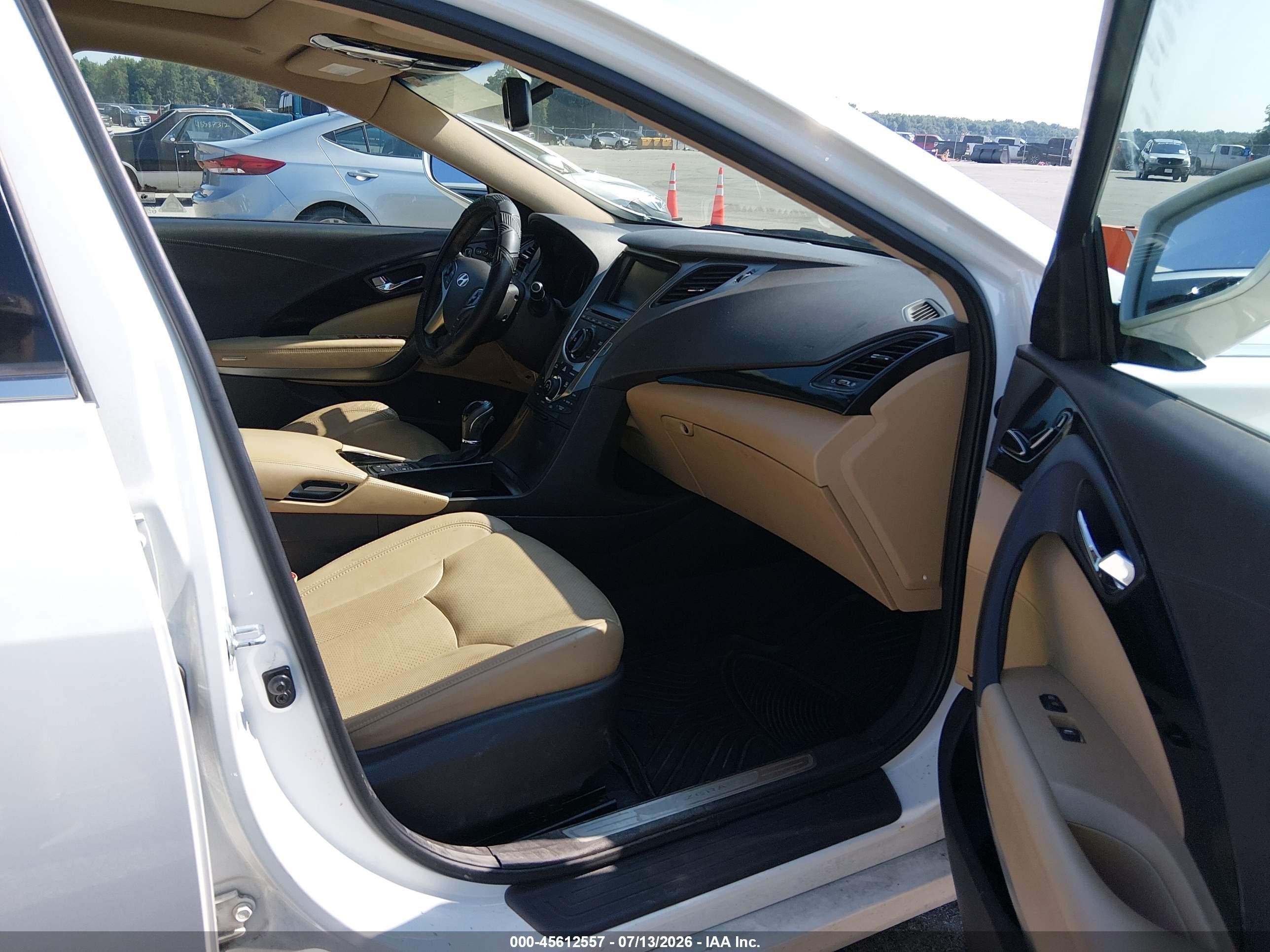 2013 Hyundai Azera   White vin: KMHFH4JG3DA330555