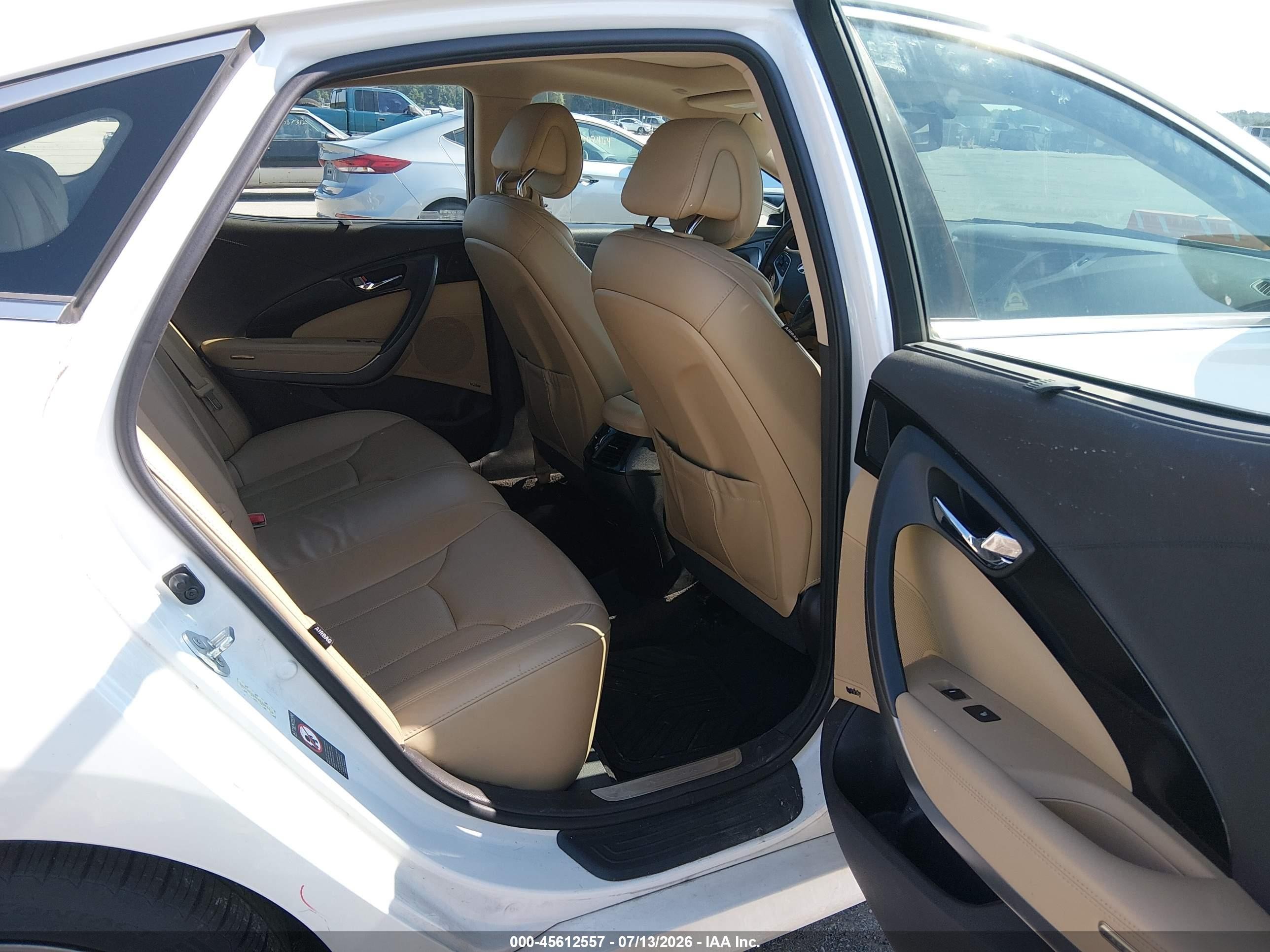 2013 Hyundai Azera   White vin: KMHFH4JG3DA330555