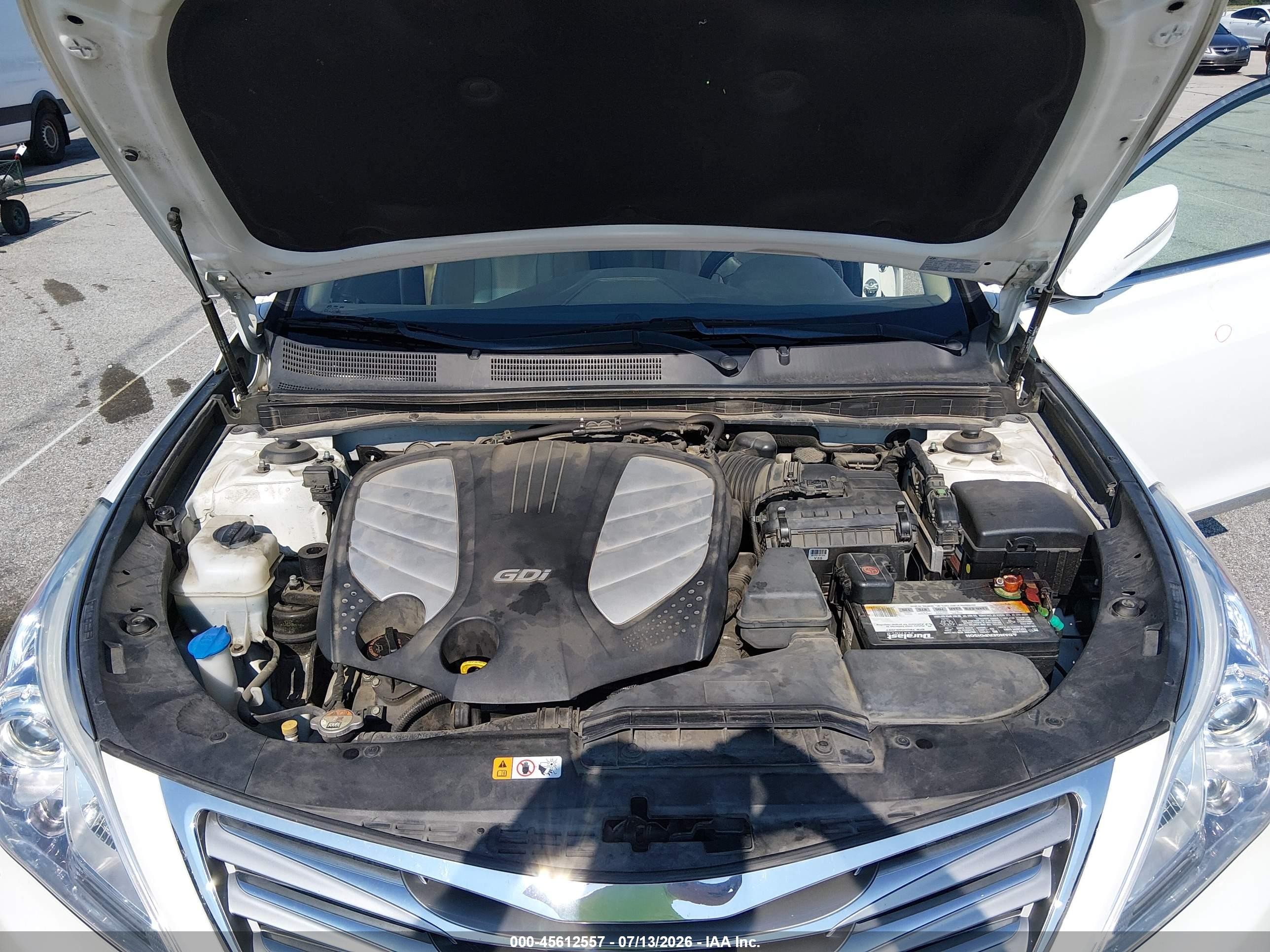 2013 Hyundai Azera   White vin: KMHFH4JG3DA330555