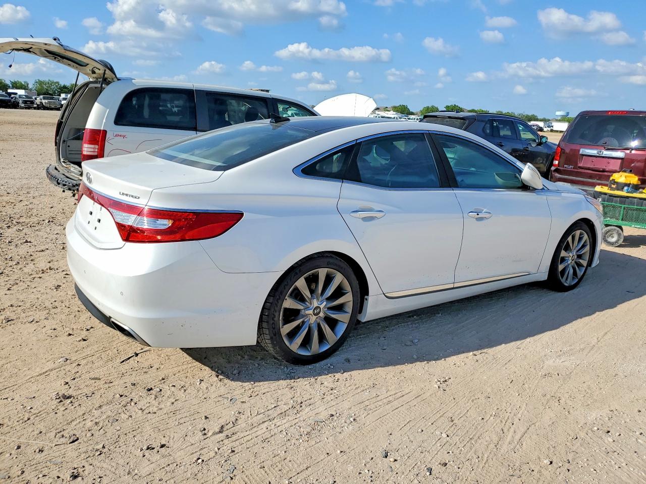2015 Hyundai Azera Limited White vin: KMHFH4JG3FA474660