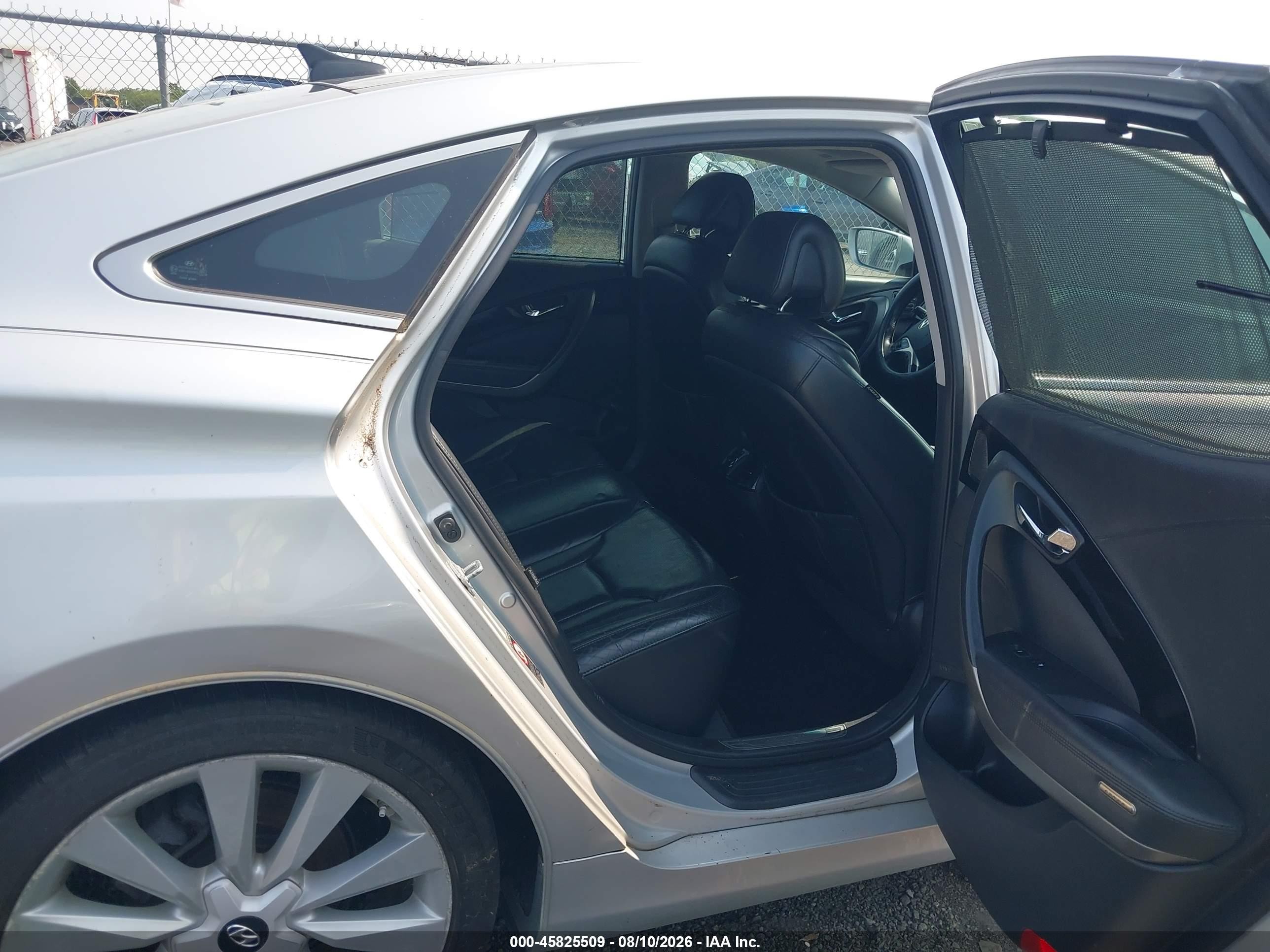 2013 Hyundai Azera   Silver vin: KMHFH4JG4DA263951