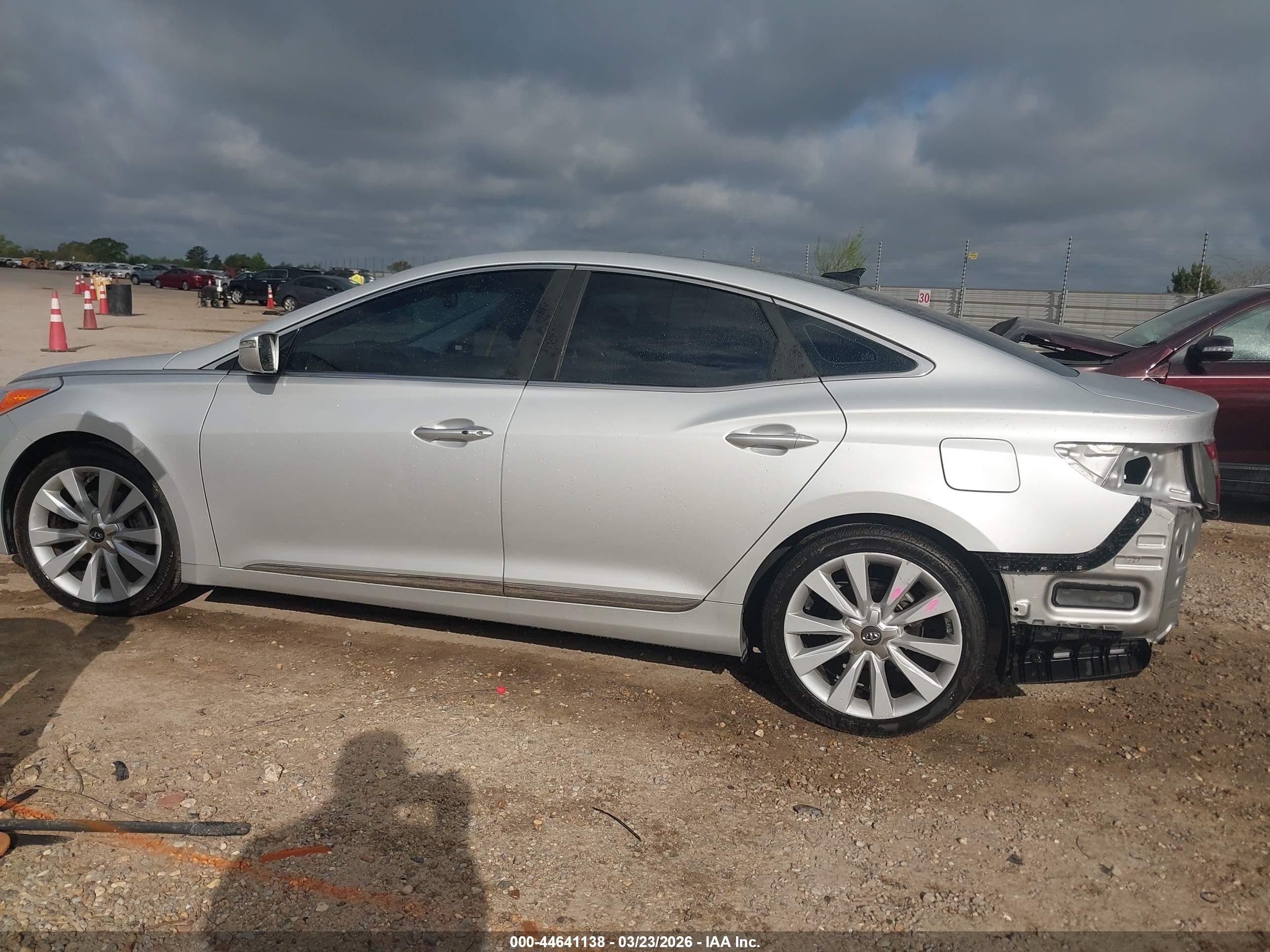 2014 Hyundai Azera Limited Silver vin: KMHFH4JG4EA388739